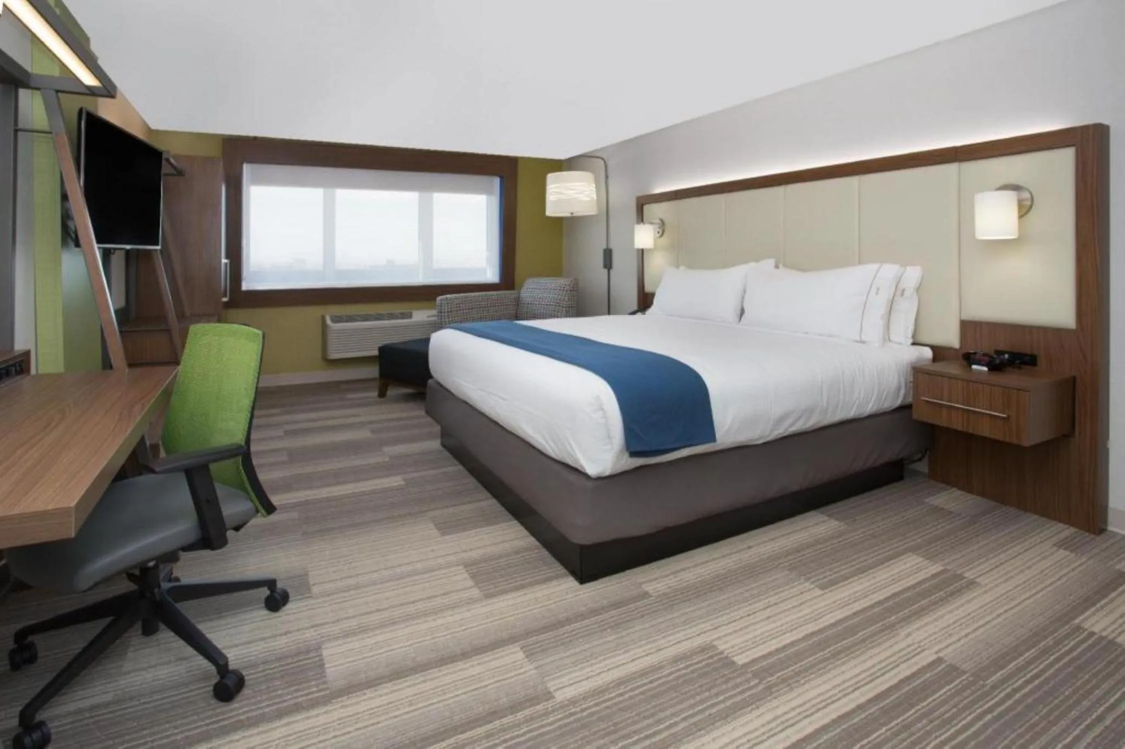 Bedroom, Bed in Hampton Inn & Suites San Jose Airport