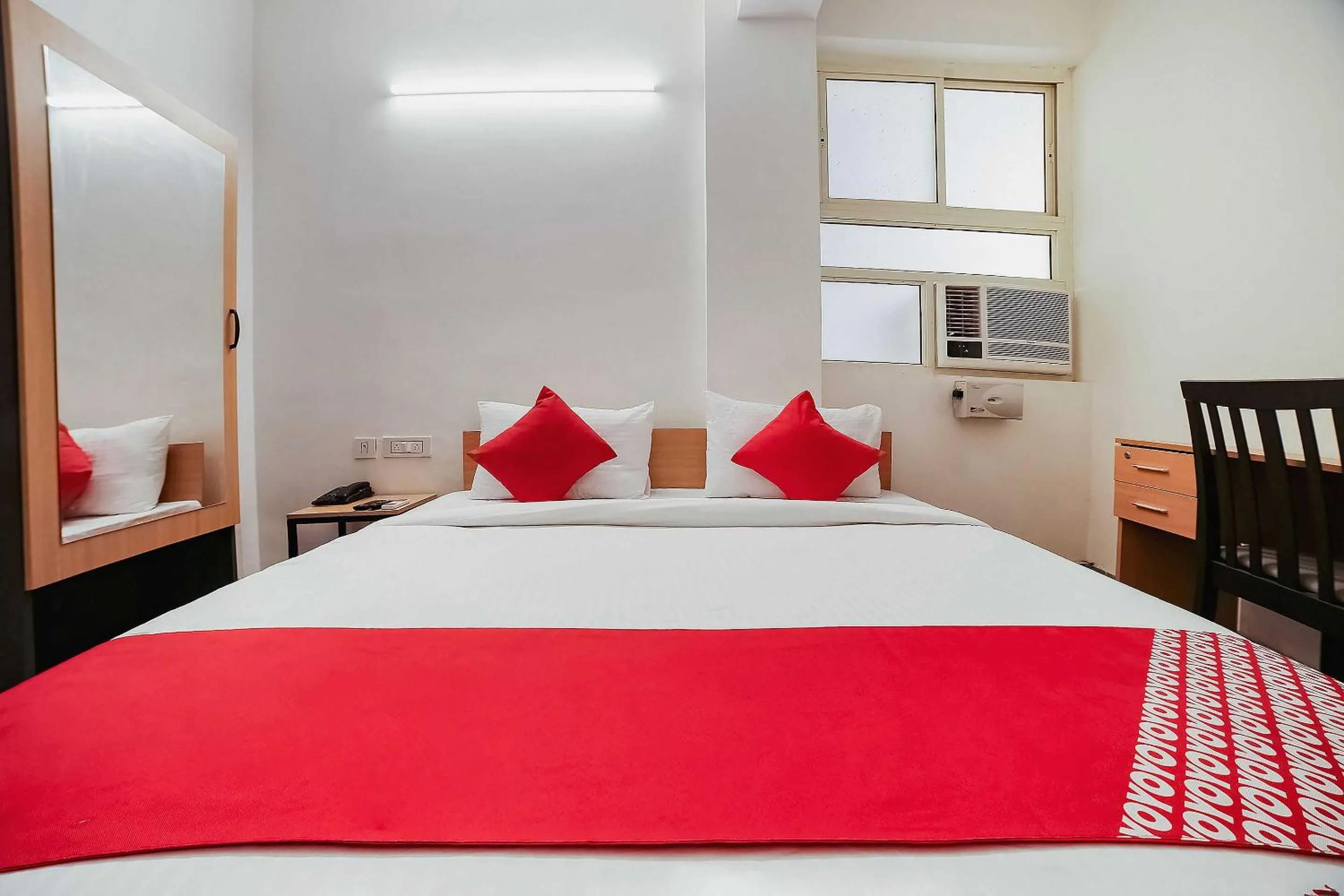 Bedroom, Bed in Live on DEL5542