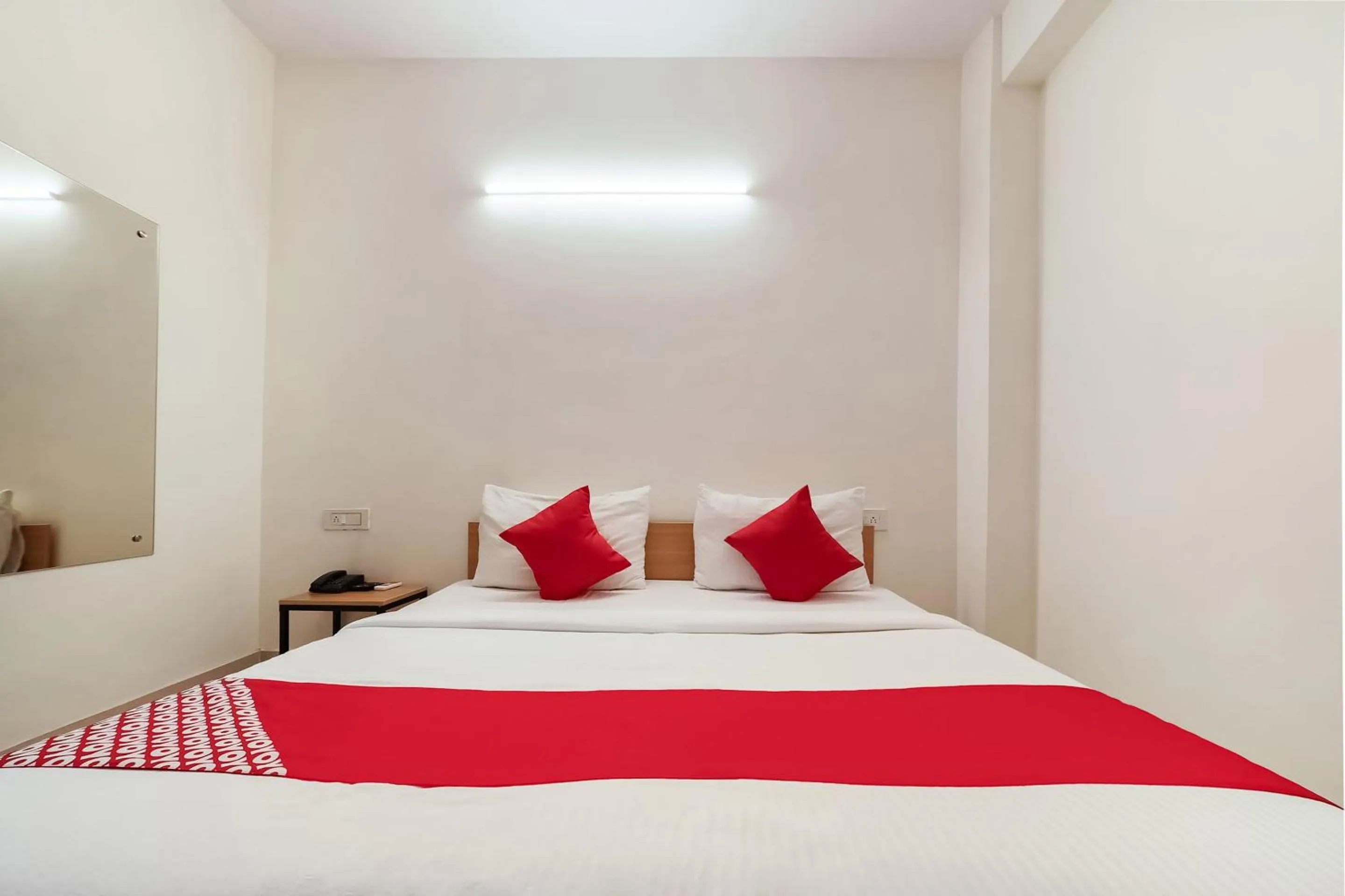 Bedroom, Bed in Live on DEL5542