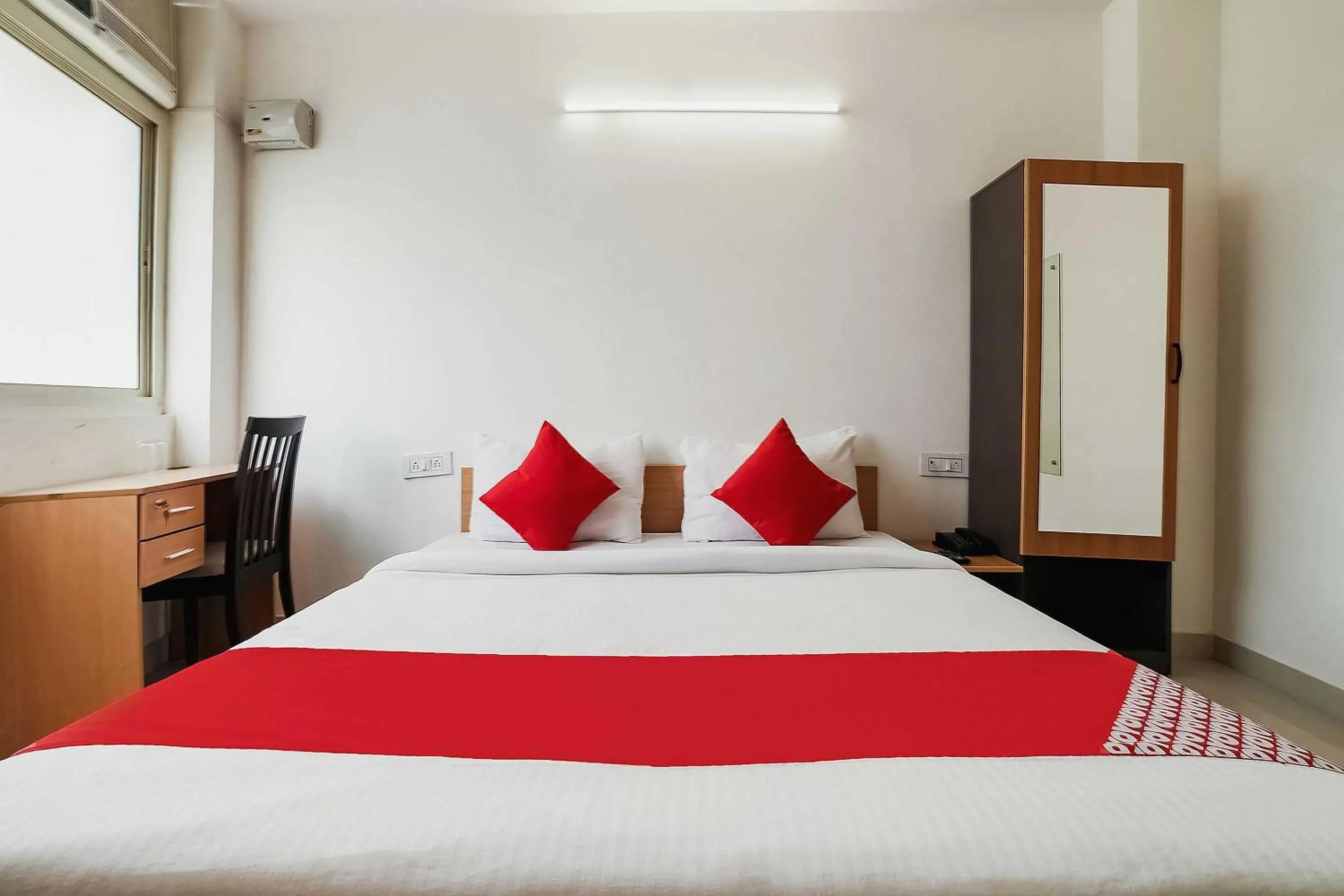 Bedroom, Bed in Live on DEL5542