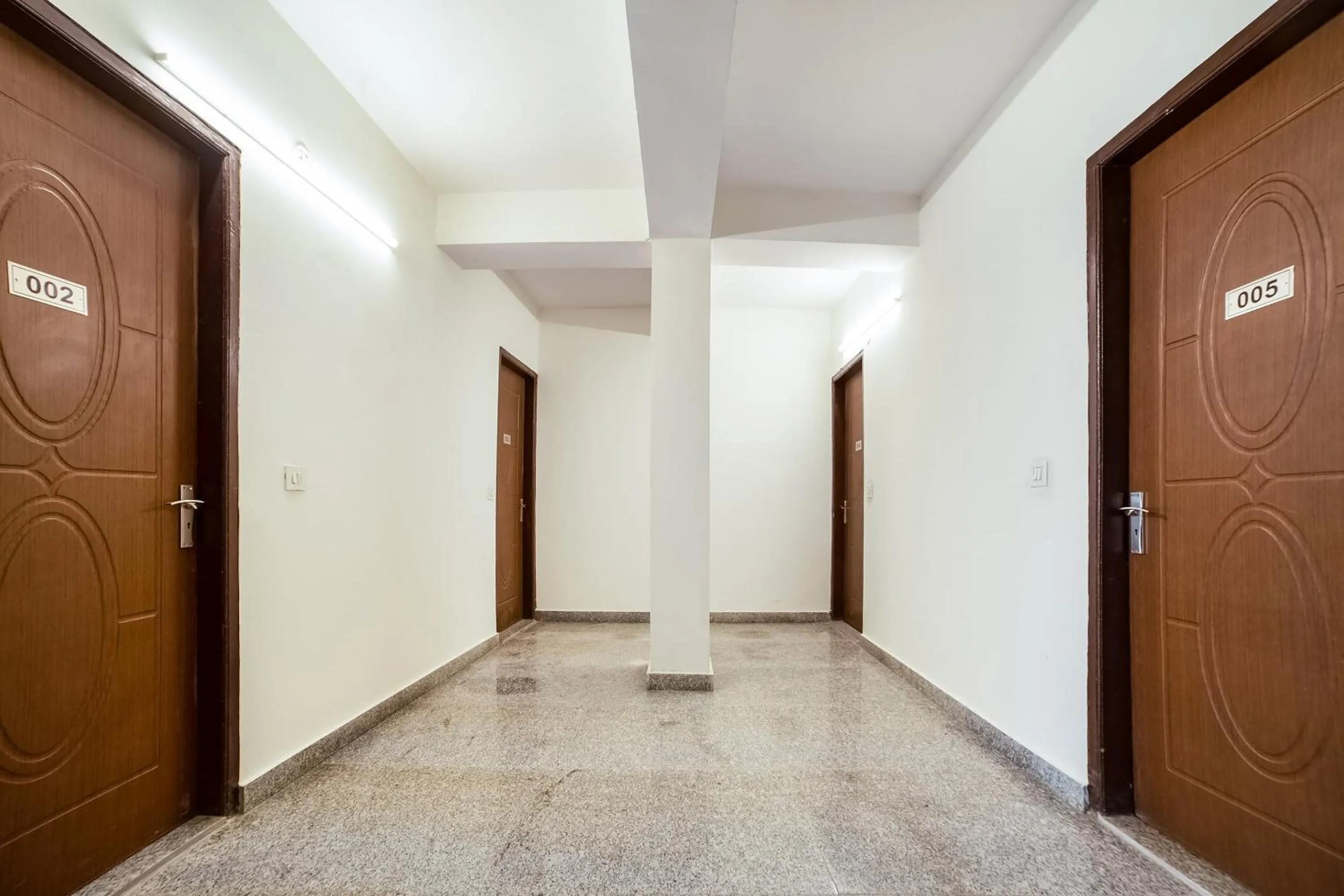 Bedroom in Live on DEL5542