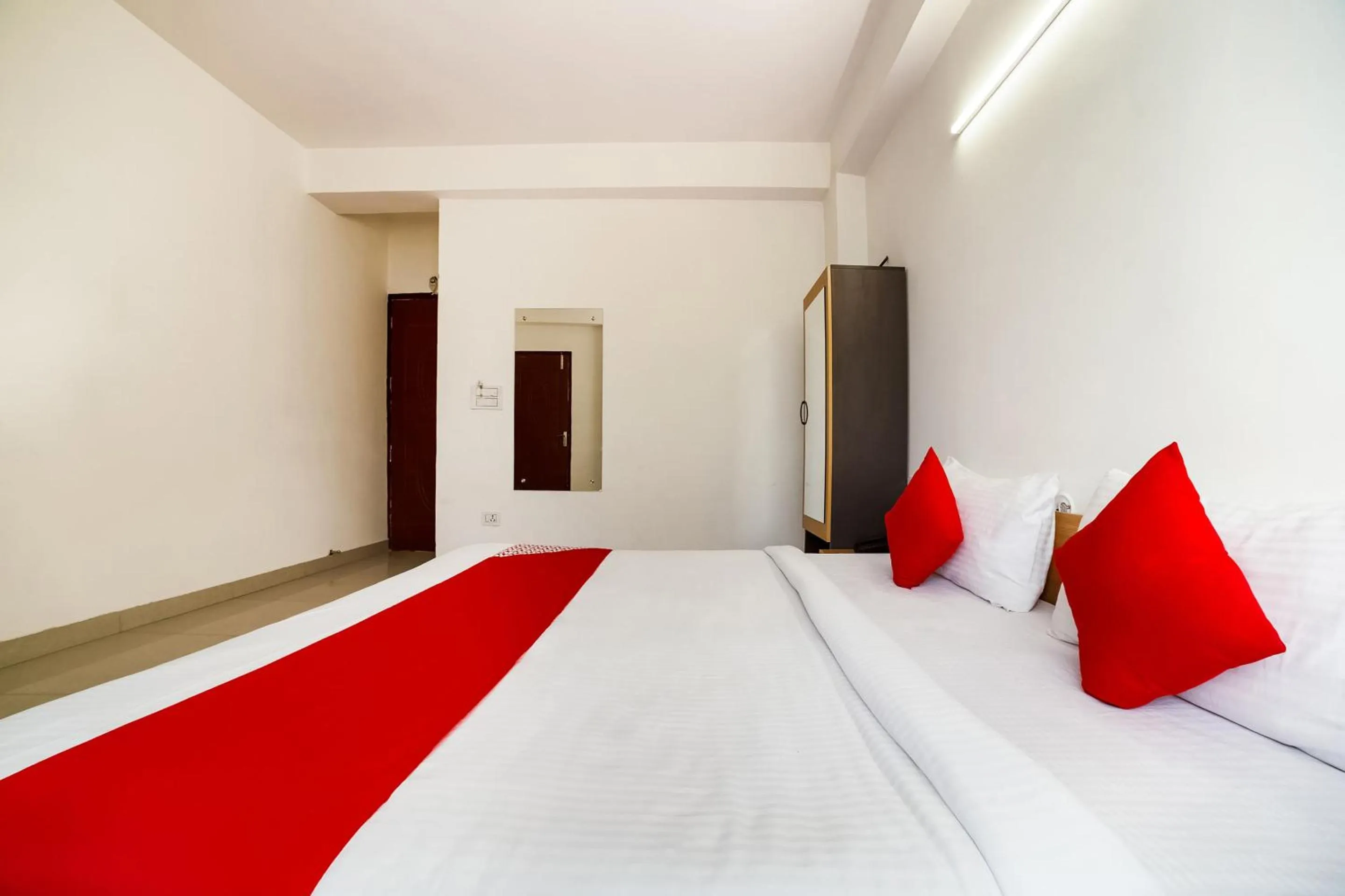 Bedroom, Bed in Live on DEL5542