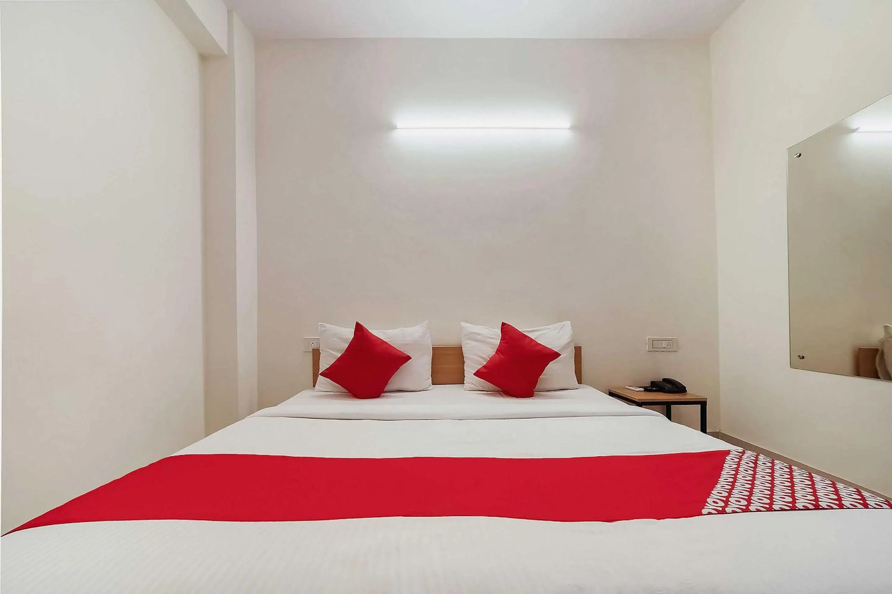 Bedroom, Bed in Live on DEL5542