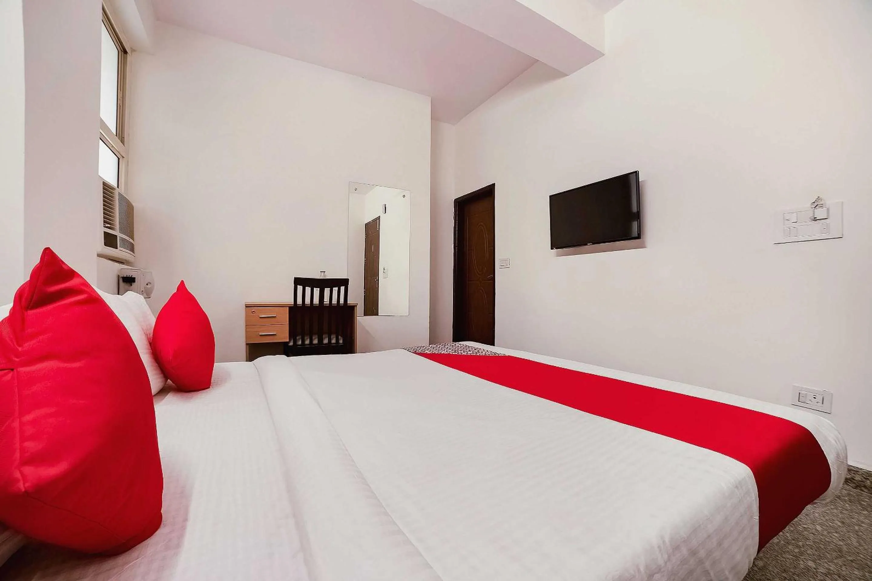 Bedroom, Bed in Live on DEL5542