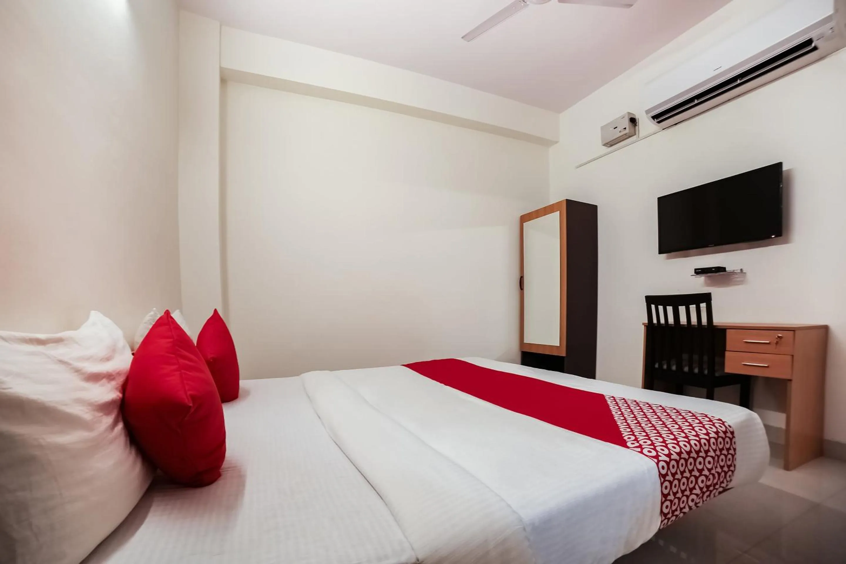 Bedroom, Bed in Live on DEL5542