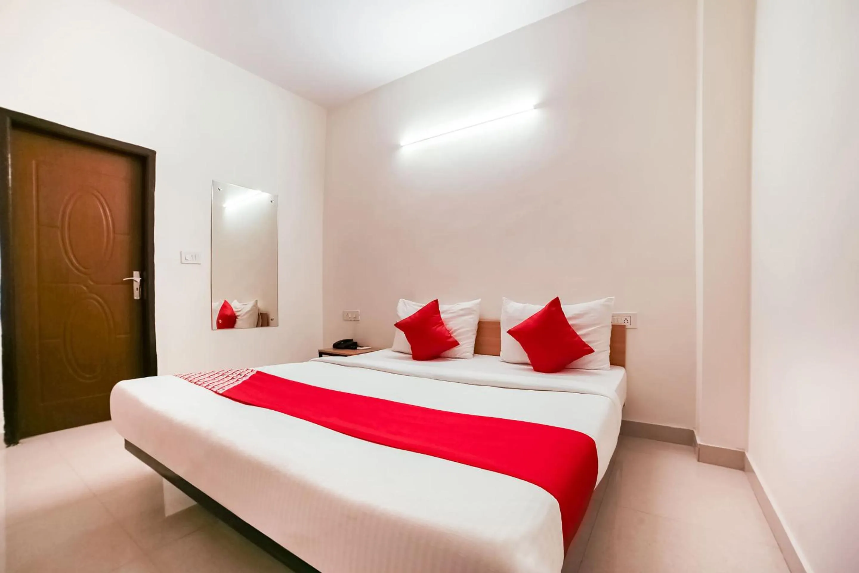 Bedroom, Bed in Live on DEL5542