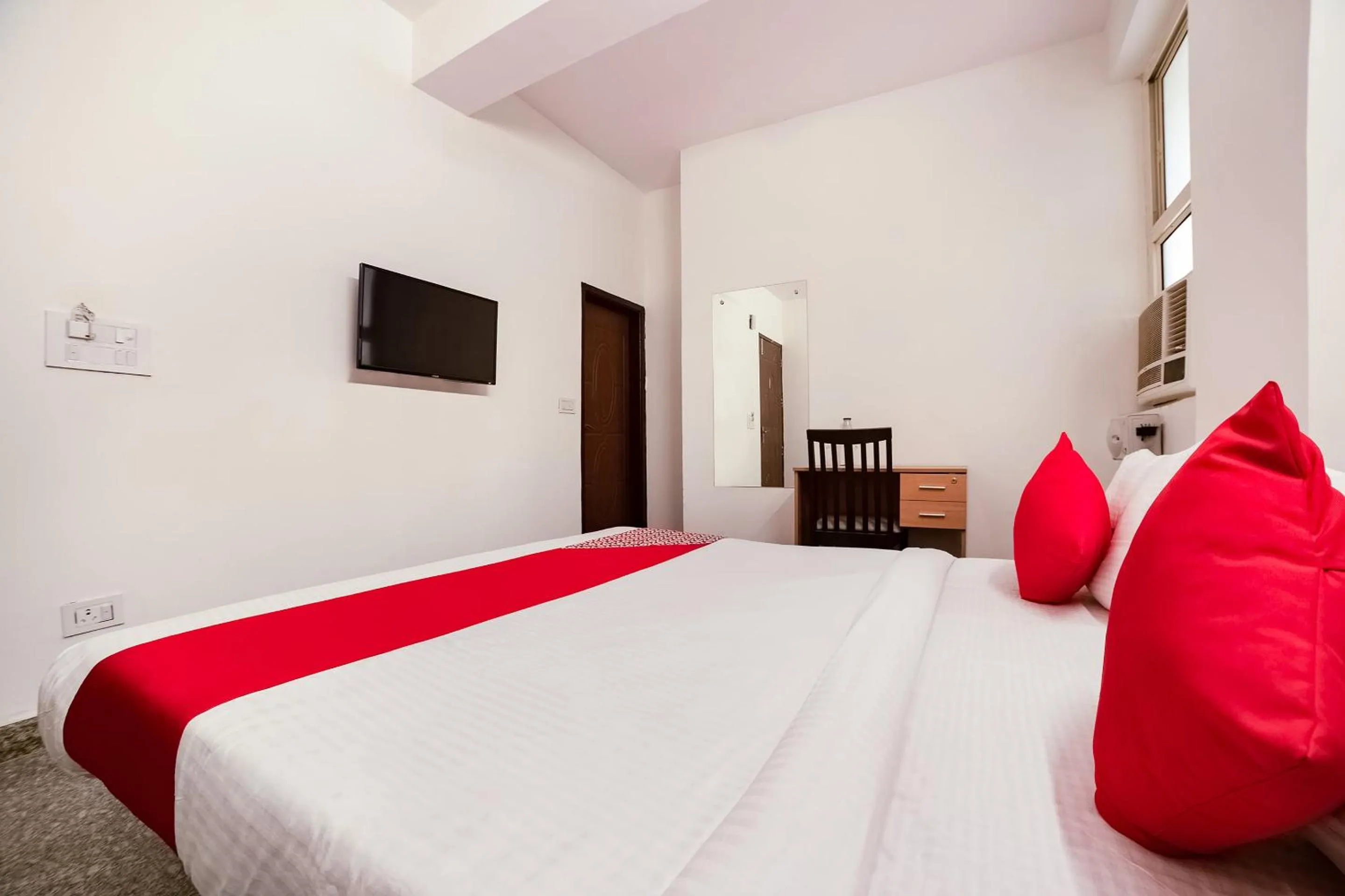 Bedroom, Bed in Live on DEL5542