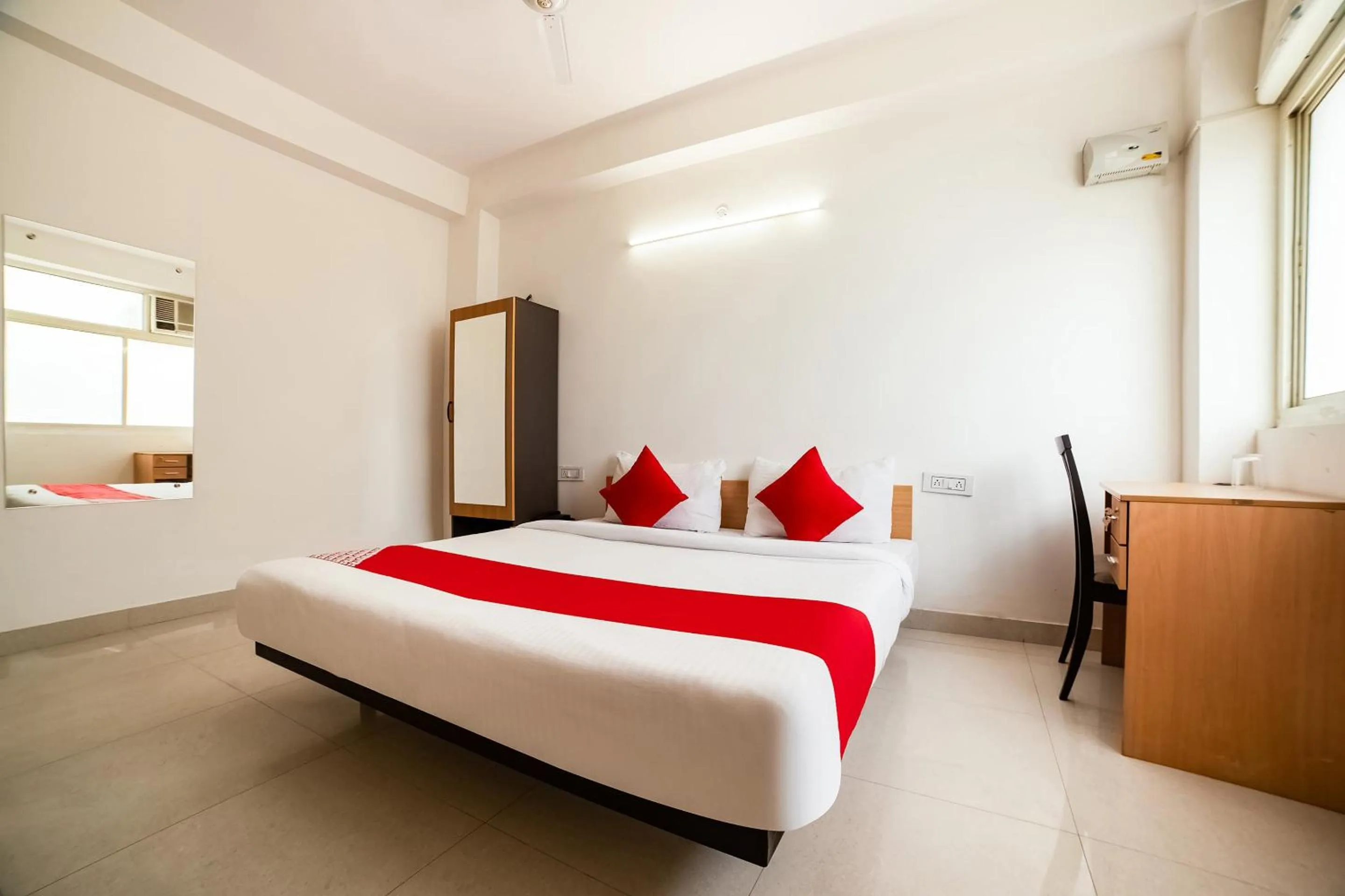 Bedroom, Bed in Live on DEL5542