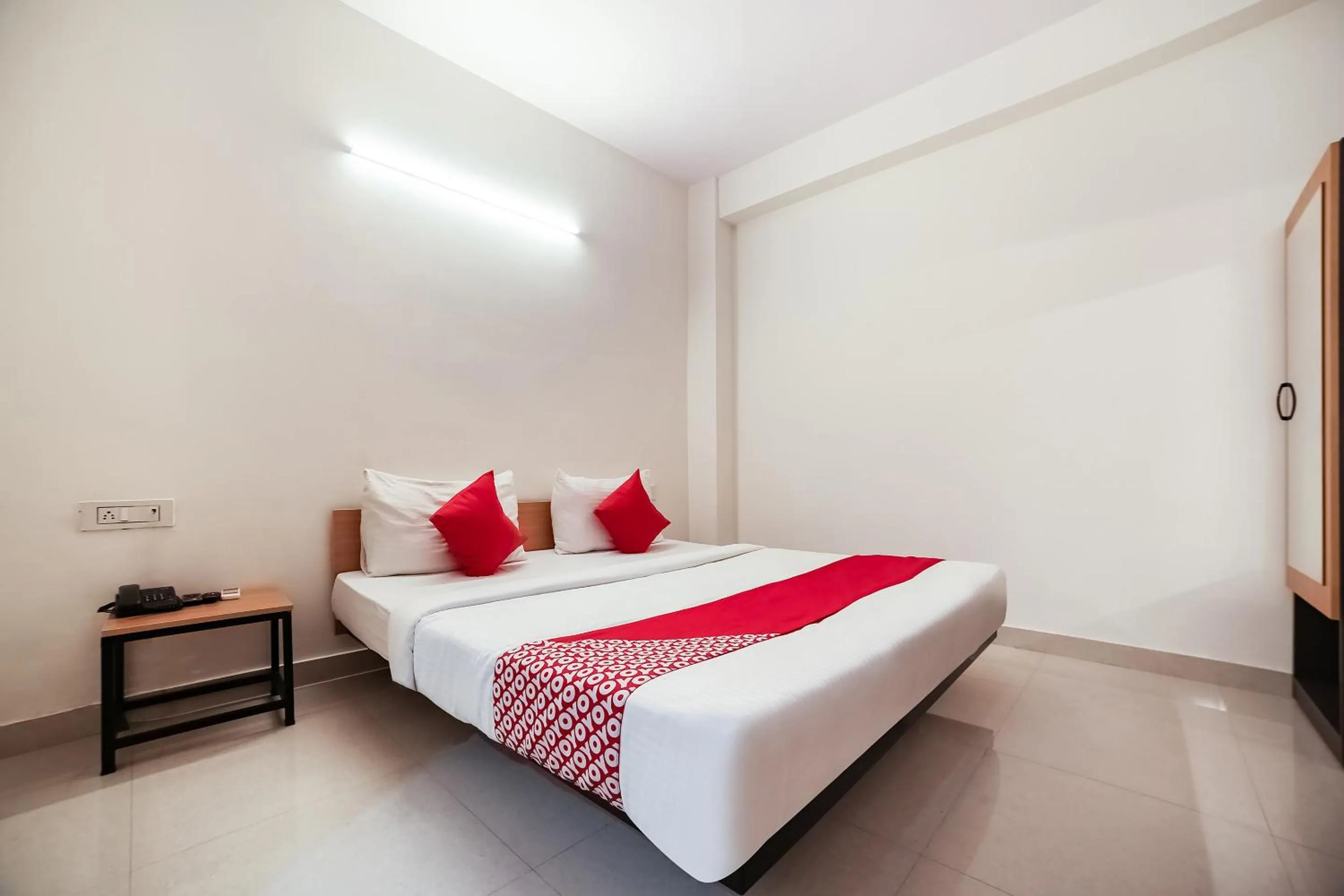 Bedroom, Bed in Live on DEL5542