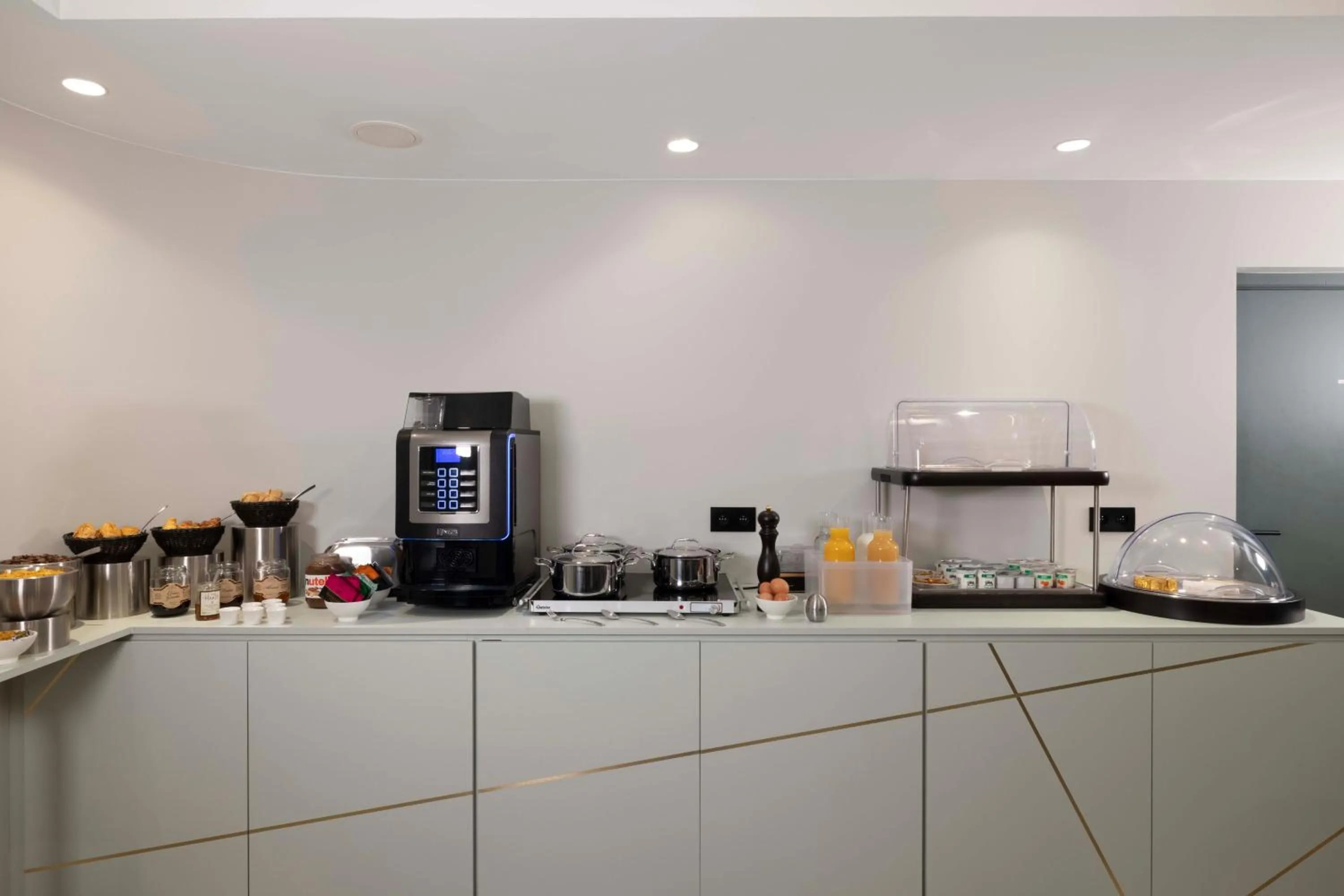 Food and drinks in Grand Hôtel Lévêque