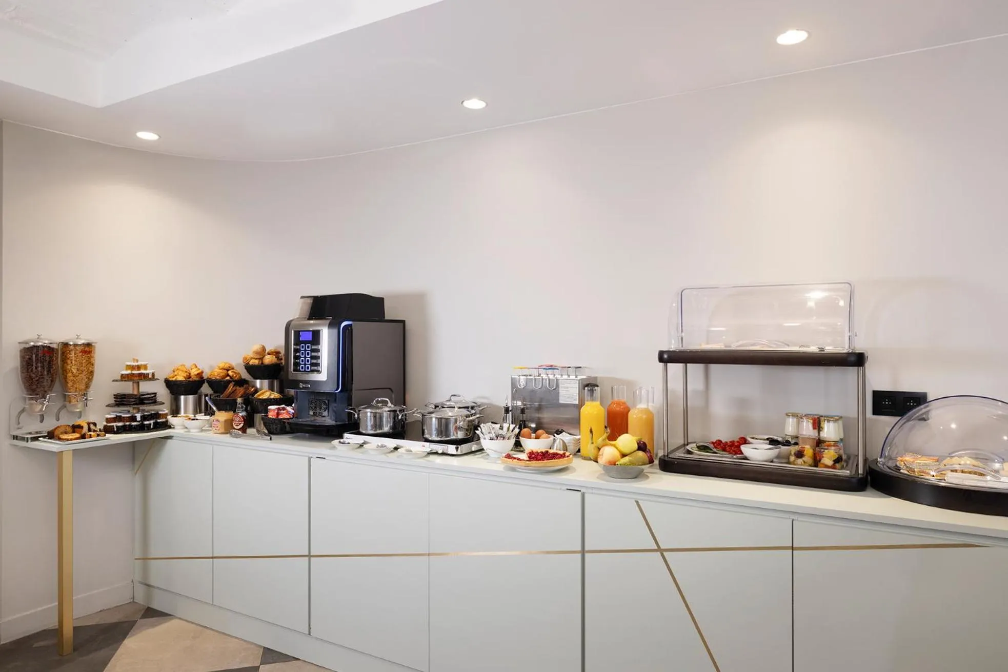 Continental breakfast in Grand Hôtel Lévêque