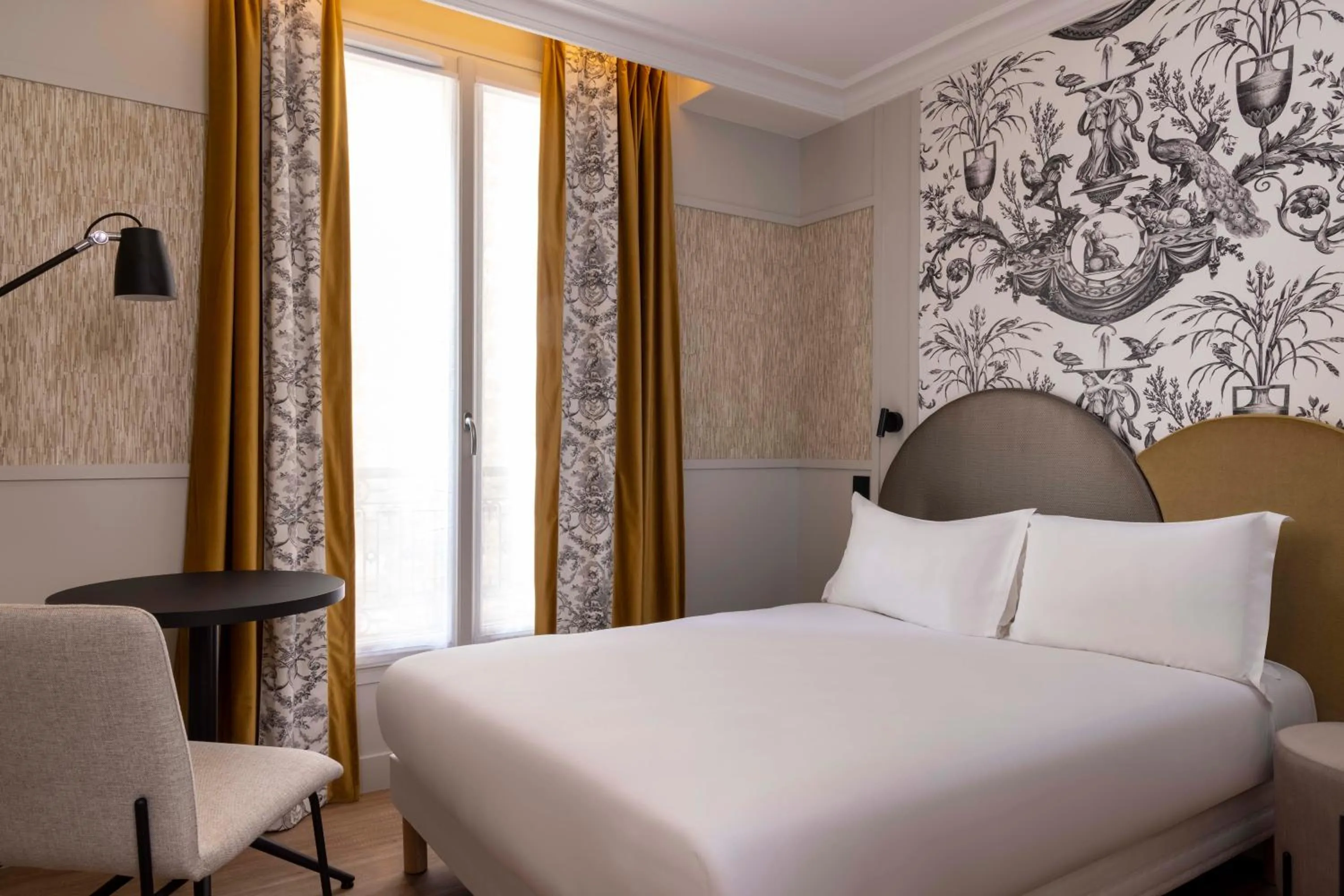 Bed in Grand Hôtel Lévêque