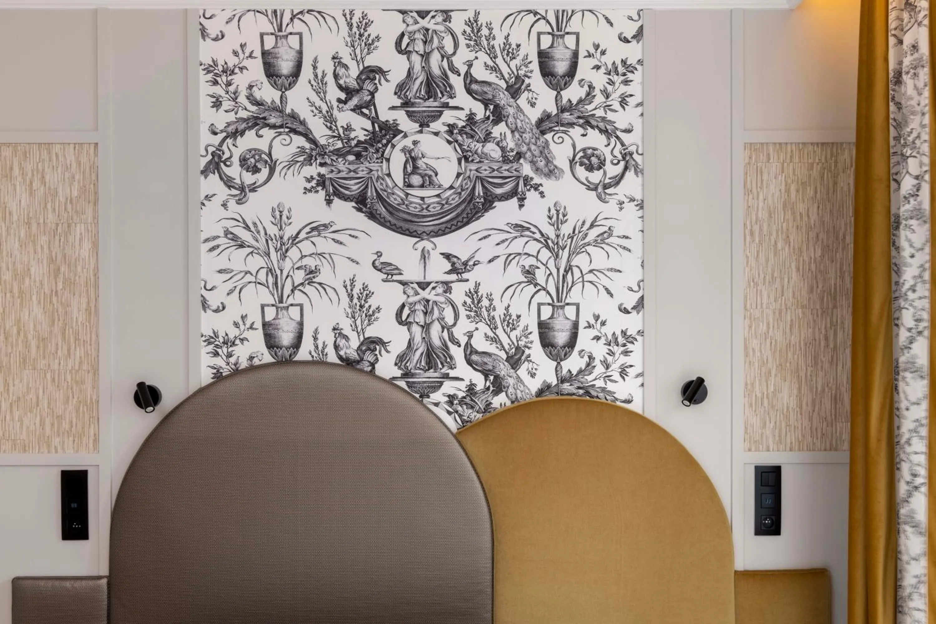 Decorative detail in Grand Hôtel Lévêque