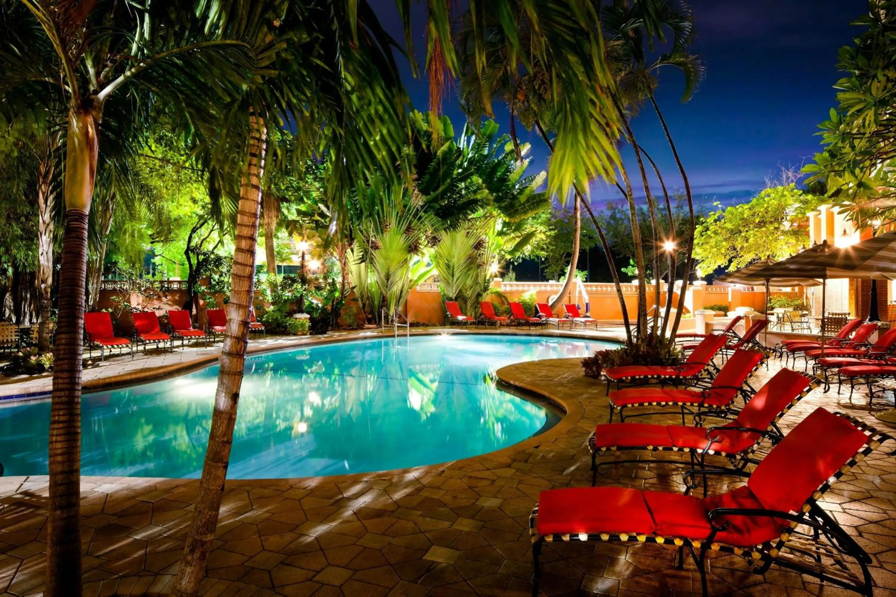 Swimming pool in Sheraton Suites Fort Lauderdale at Cypress Creek