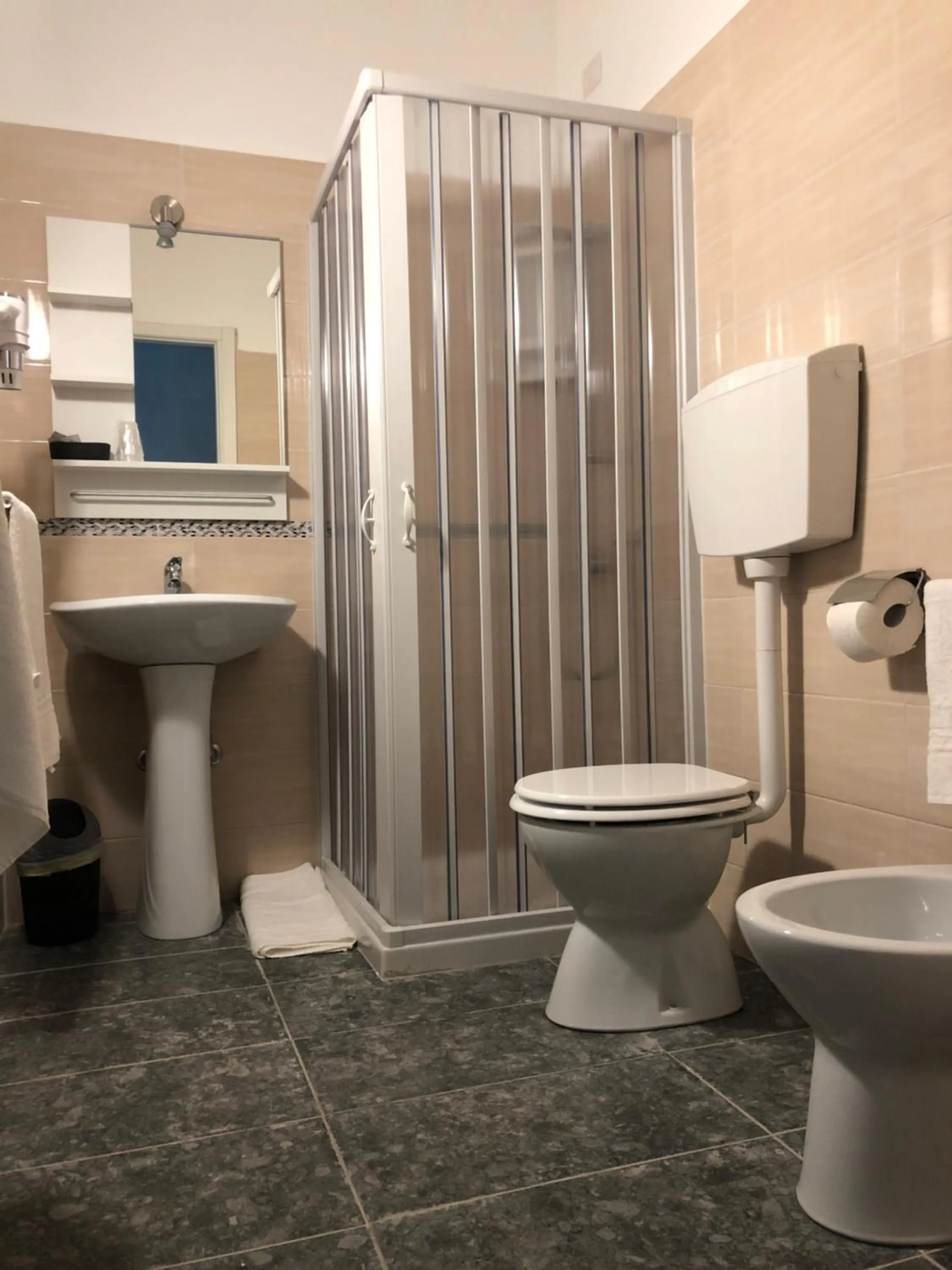 Shower in Affittacamere Roma