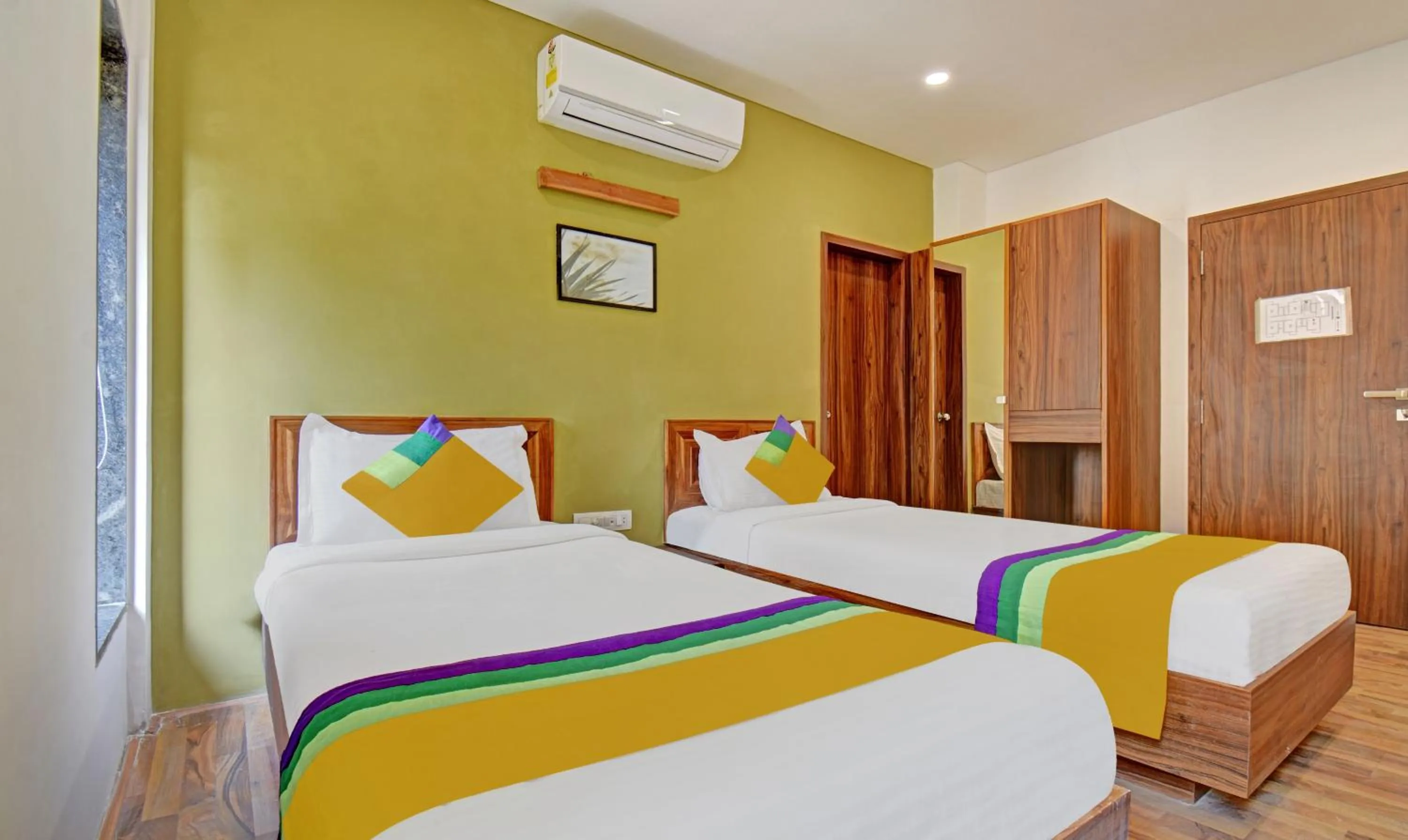 Bedroom, Bed in Itsy Hotels Shivshakti