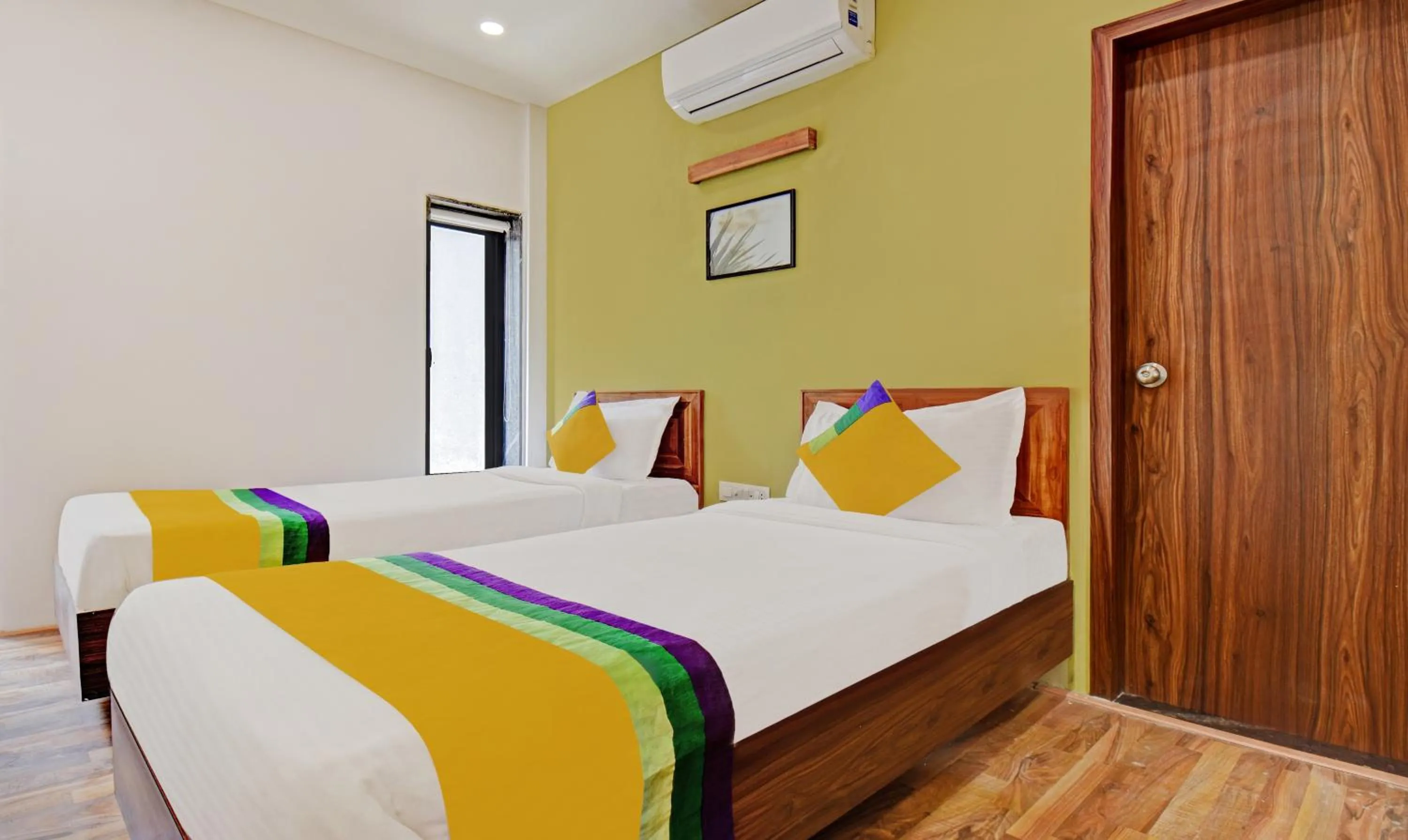 Bedroom, Bed in Itsy Hotels Shivshakti