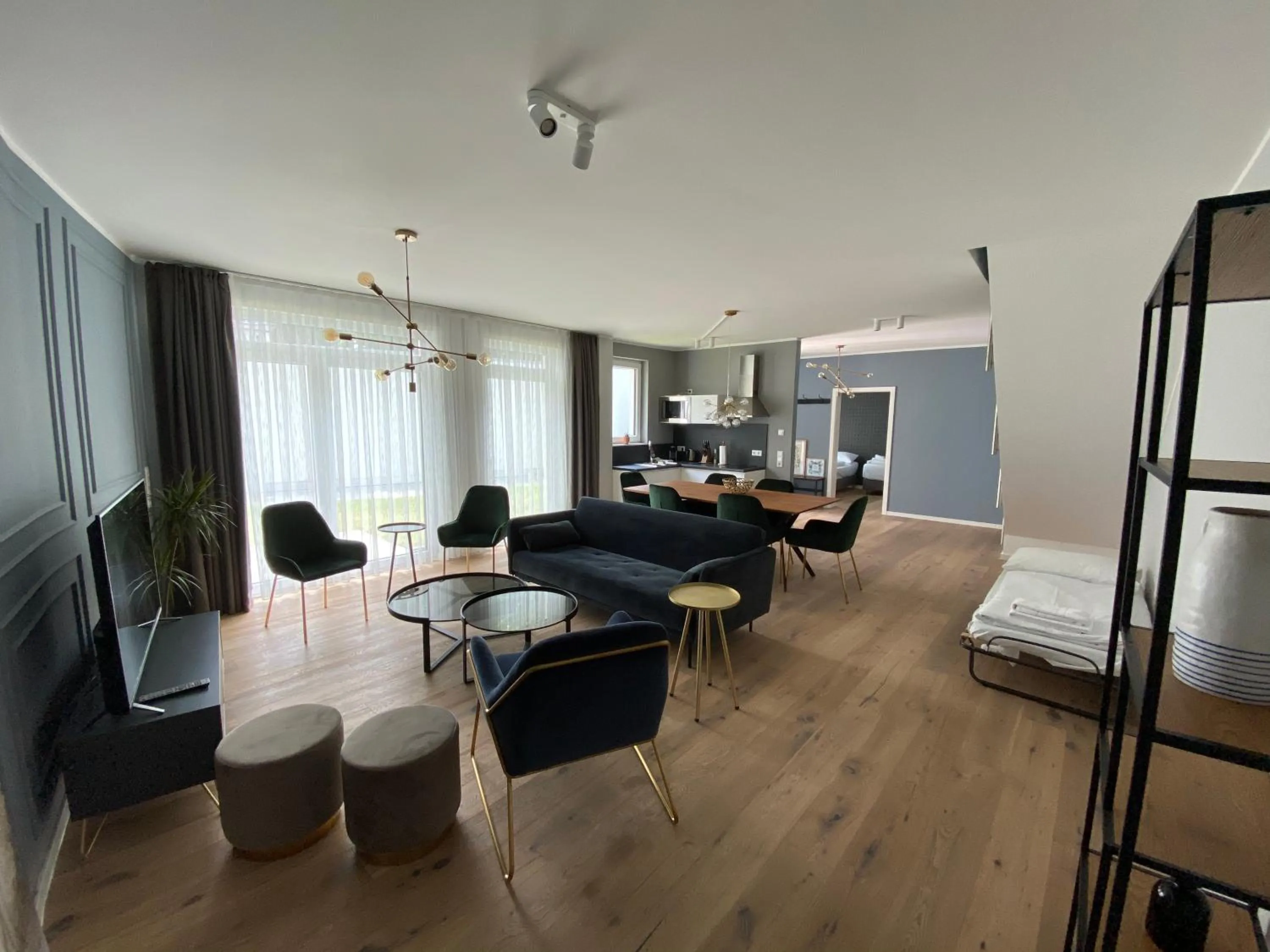 Living room, Bed in Sleep Inn Düsseldorf Suites