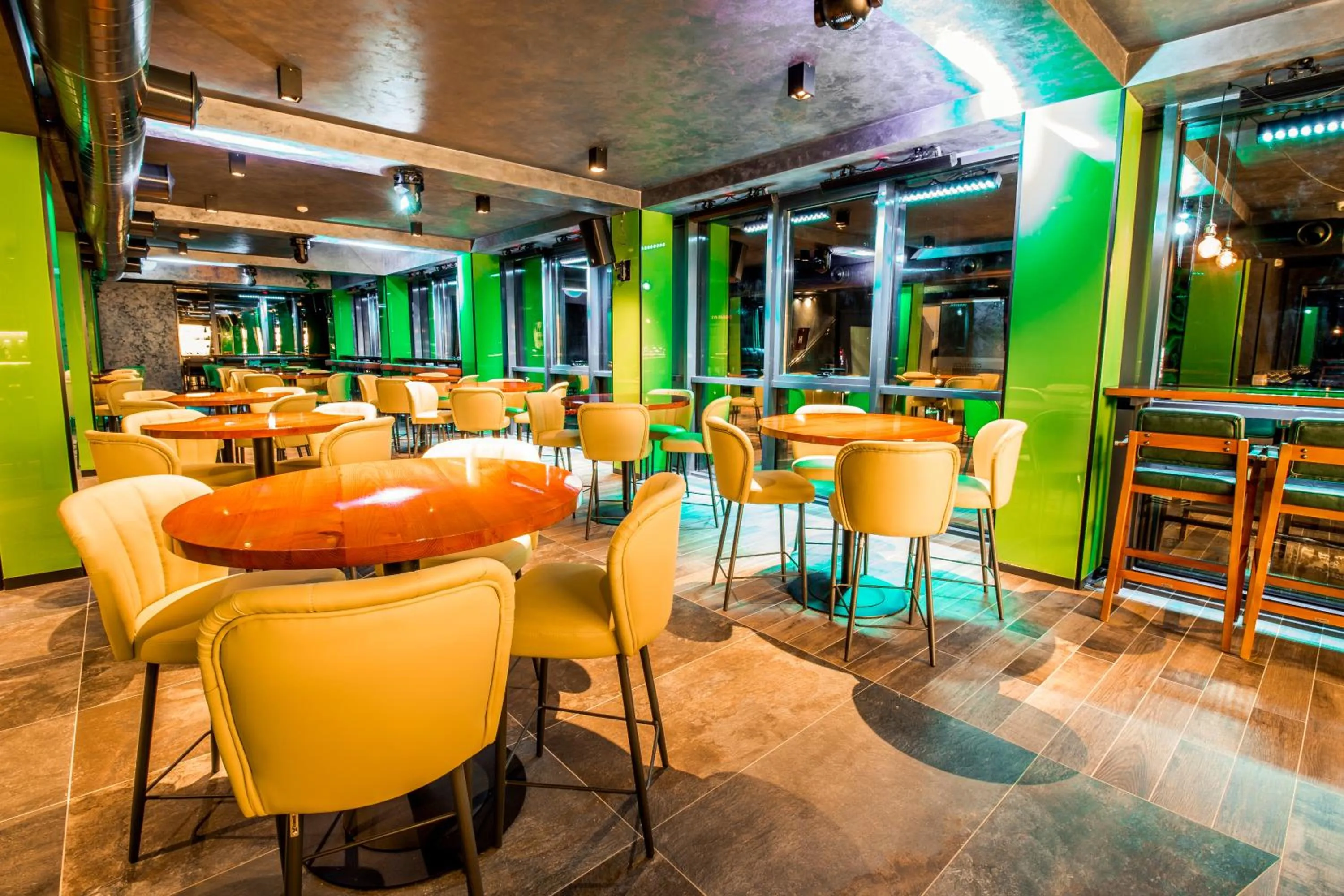 Restaurant/places to eat in Sky Corner Hotel