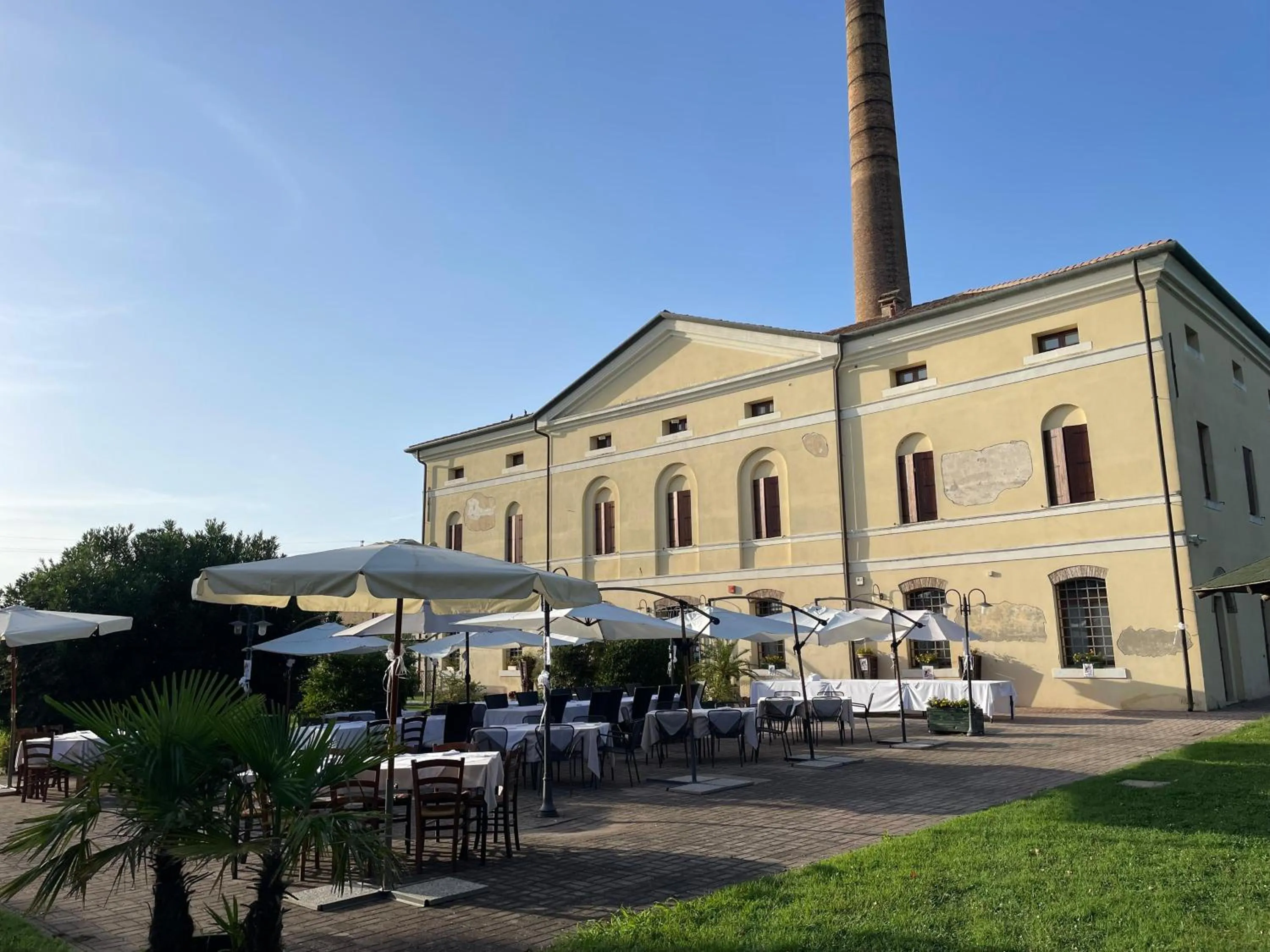 Restaurant/places to eat in Hotel Leon Bianco