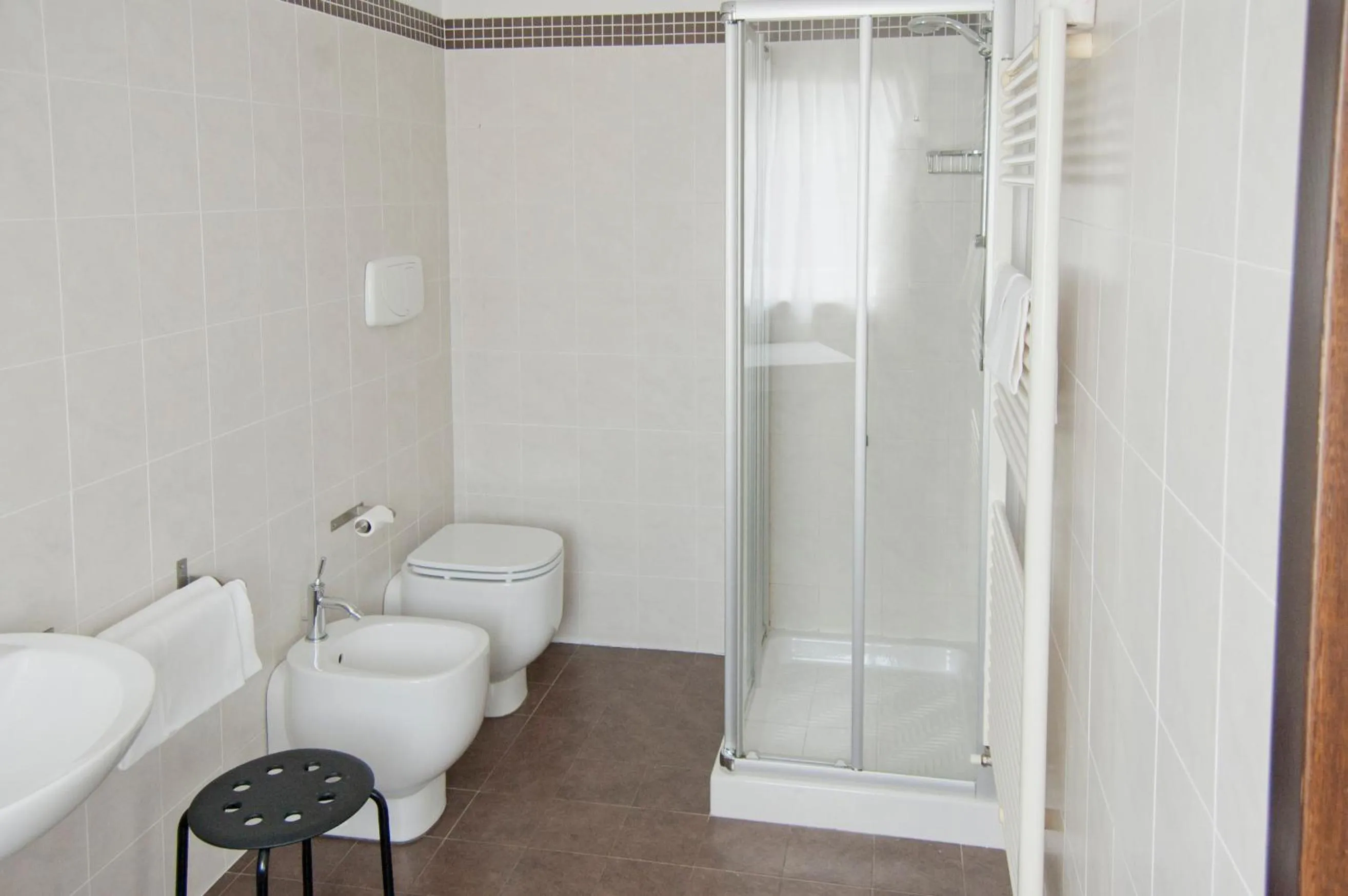 Shower in Hotel Leon Bianco