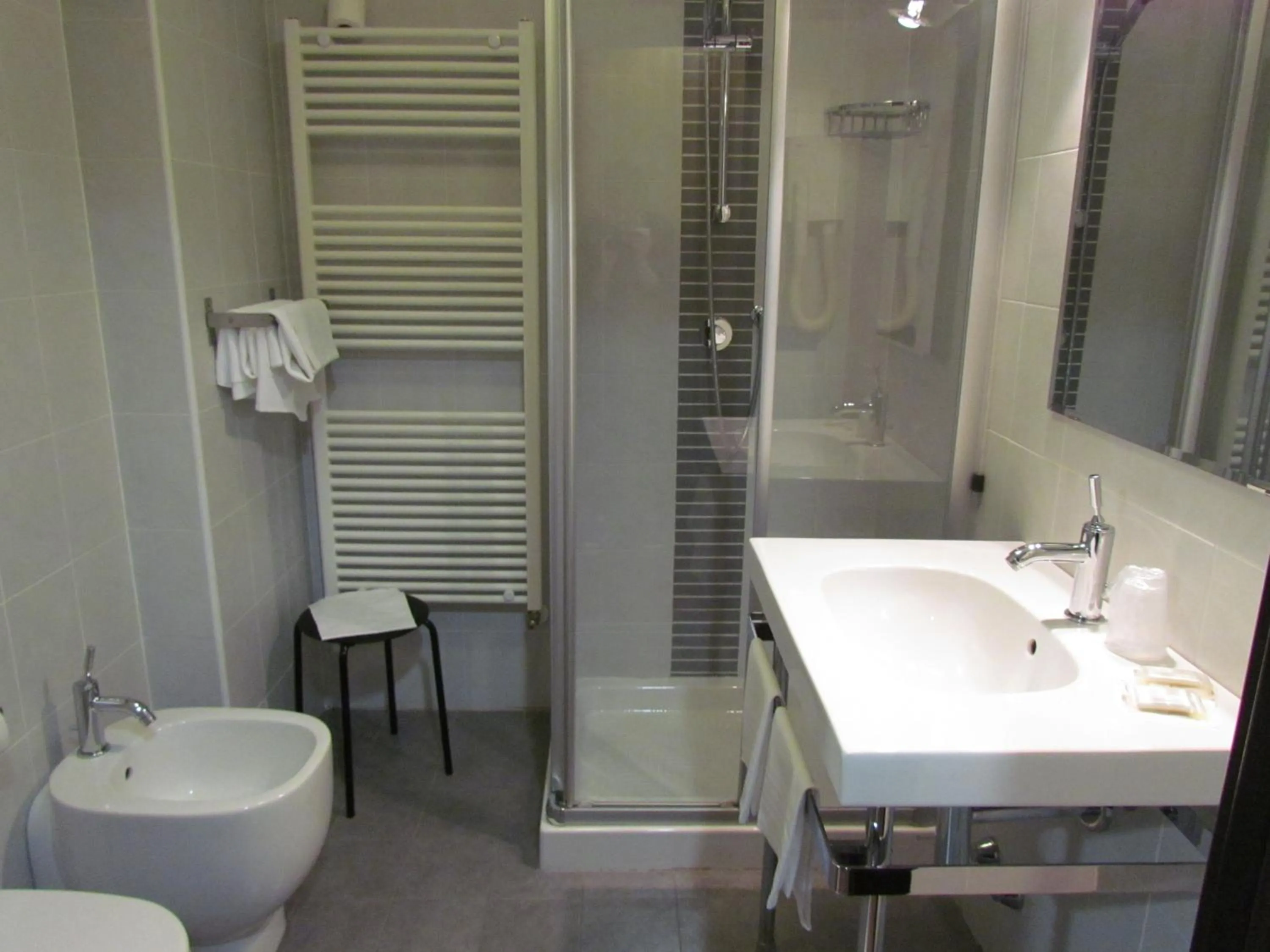 Shower in Hotel Leon Bianco