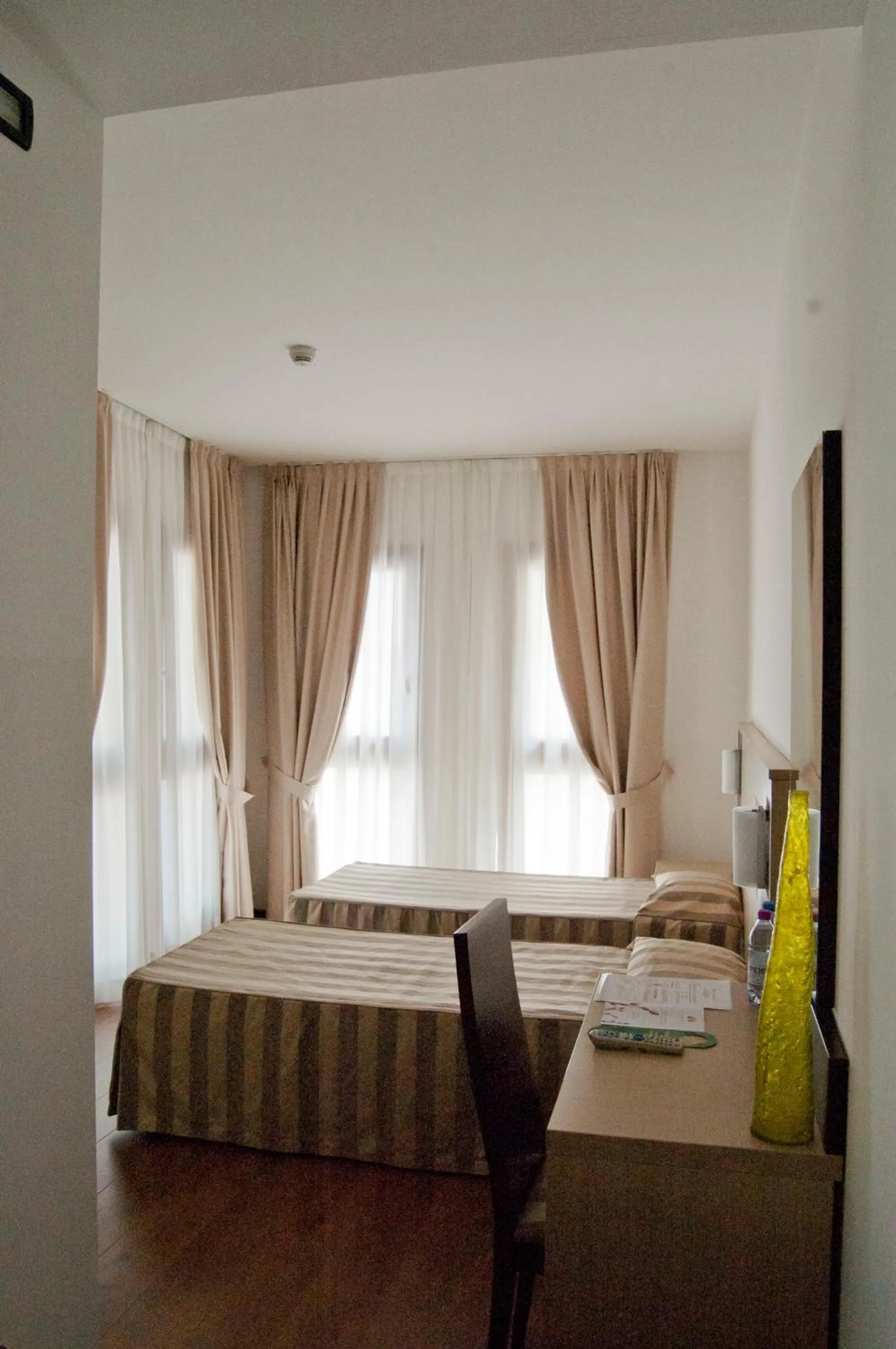 Shower, Bed in Hotel Leon Bianco