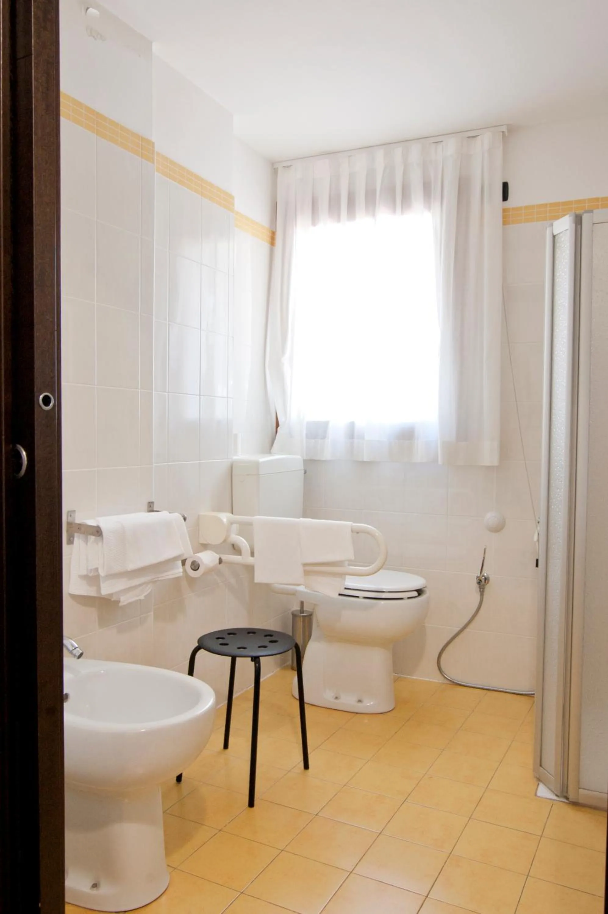 Shower in Hotel Leon Bianco