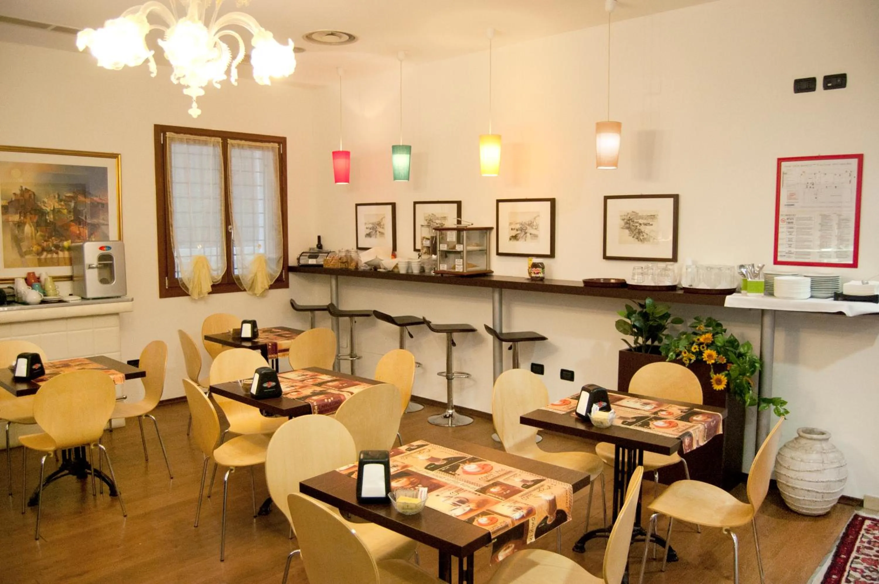 Restaurant/places to eat in Hotel Leon Bianco