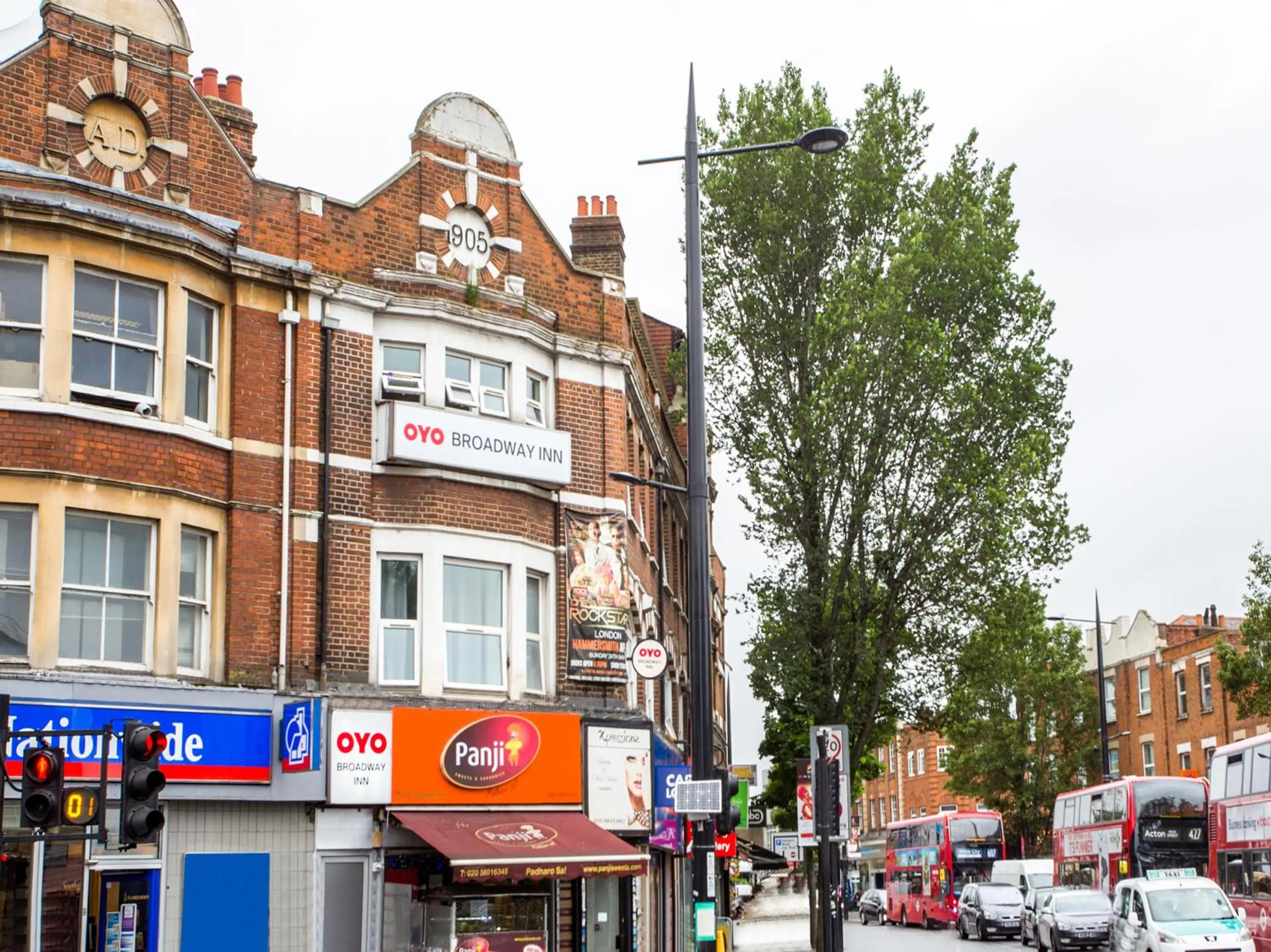 Property building in The Broadway Hotel - London Heathrow