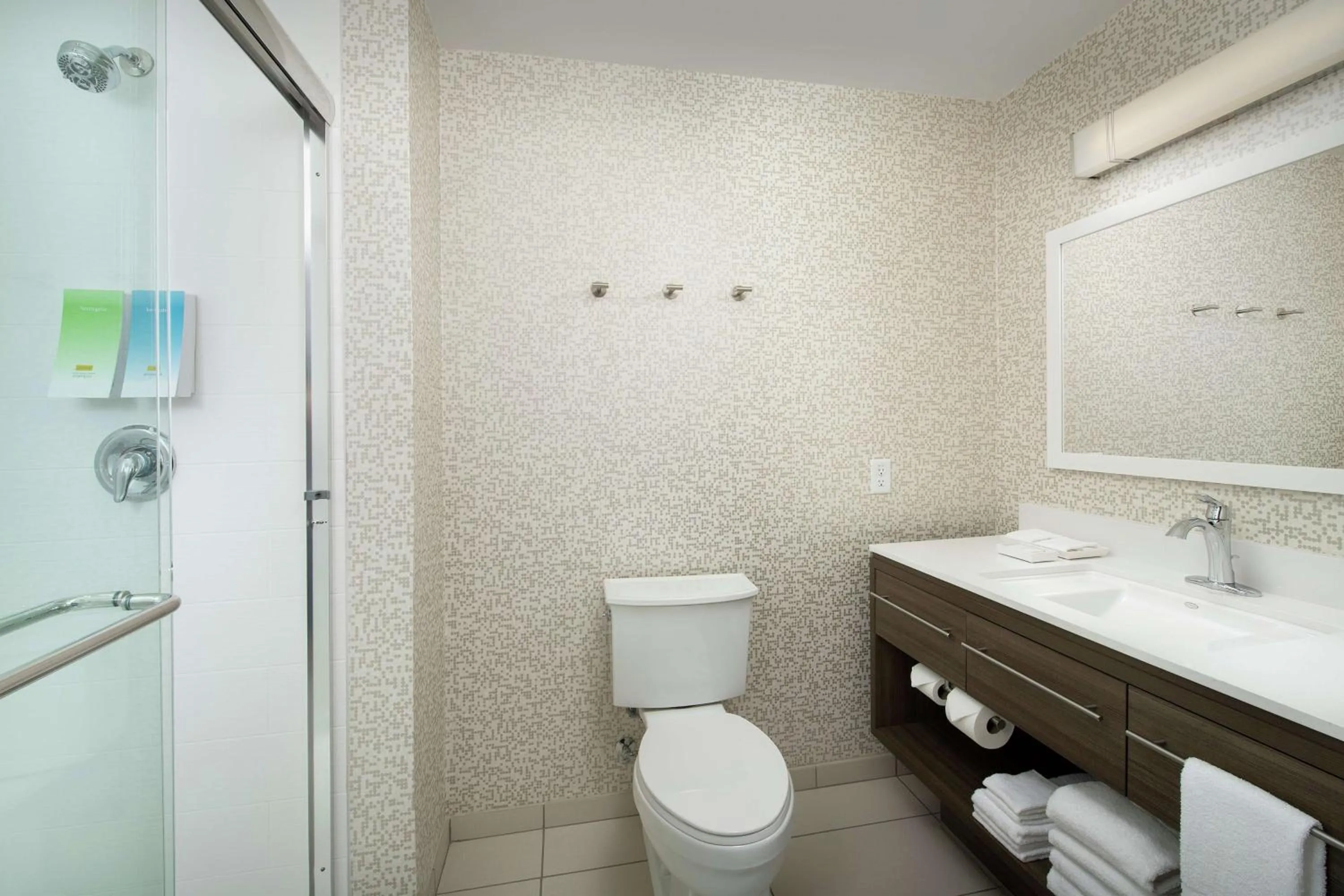 Bathroom in Home2 Suites By Hilton Phoenix Airport South