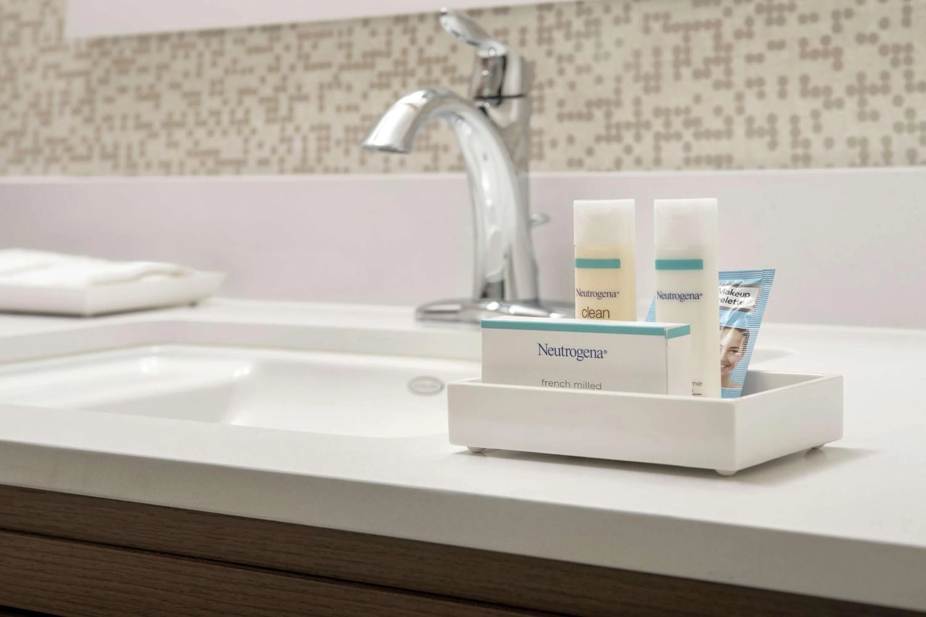 Bathroom in Home2 Suites By Hilton Phoenix Airport South