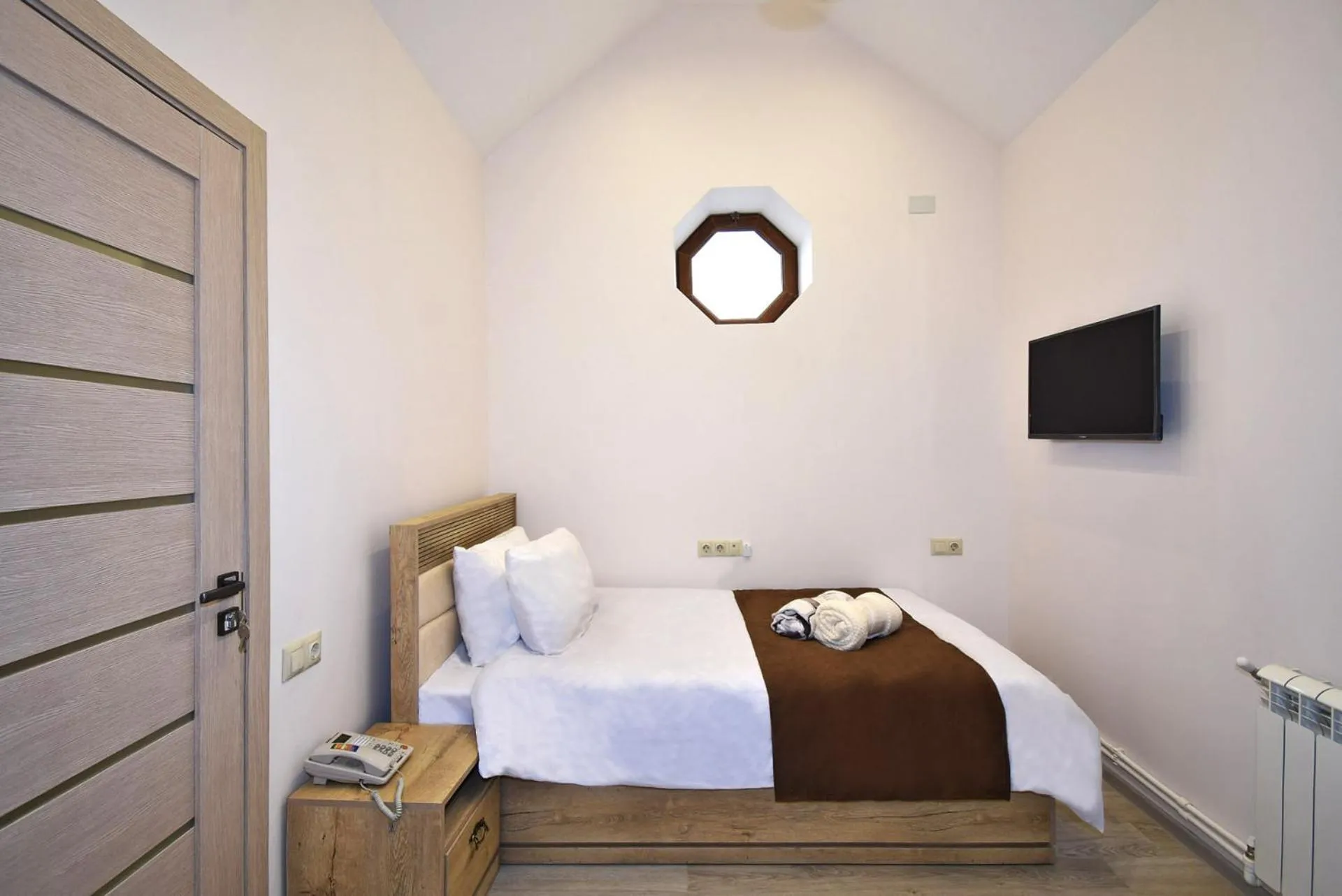 Budget Single Room - single occupancy in Patriott Hotel