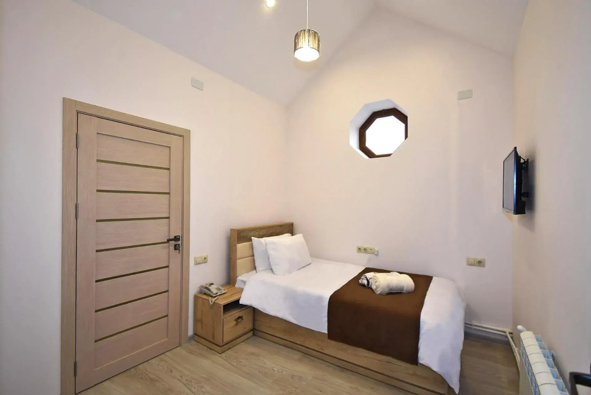 Budget Single Room - single occupancy in Patriott Hotel Budget Single Room - single occupancy in Patriott Hotel