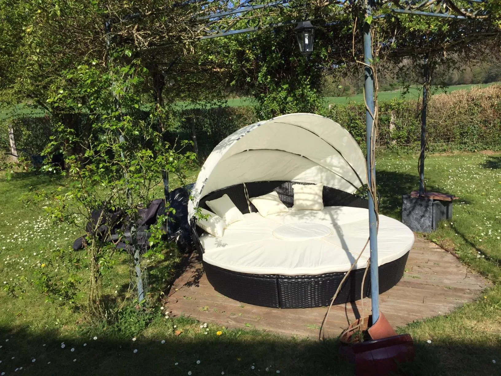 Patio in La Raimbaudière