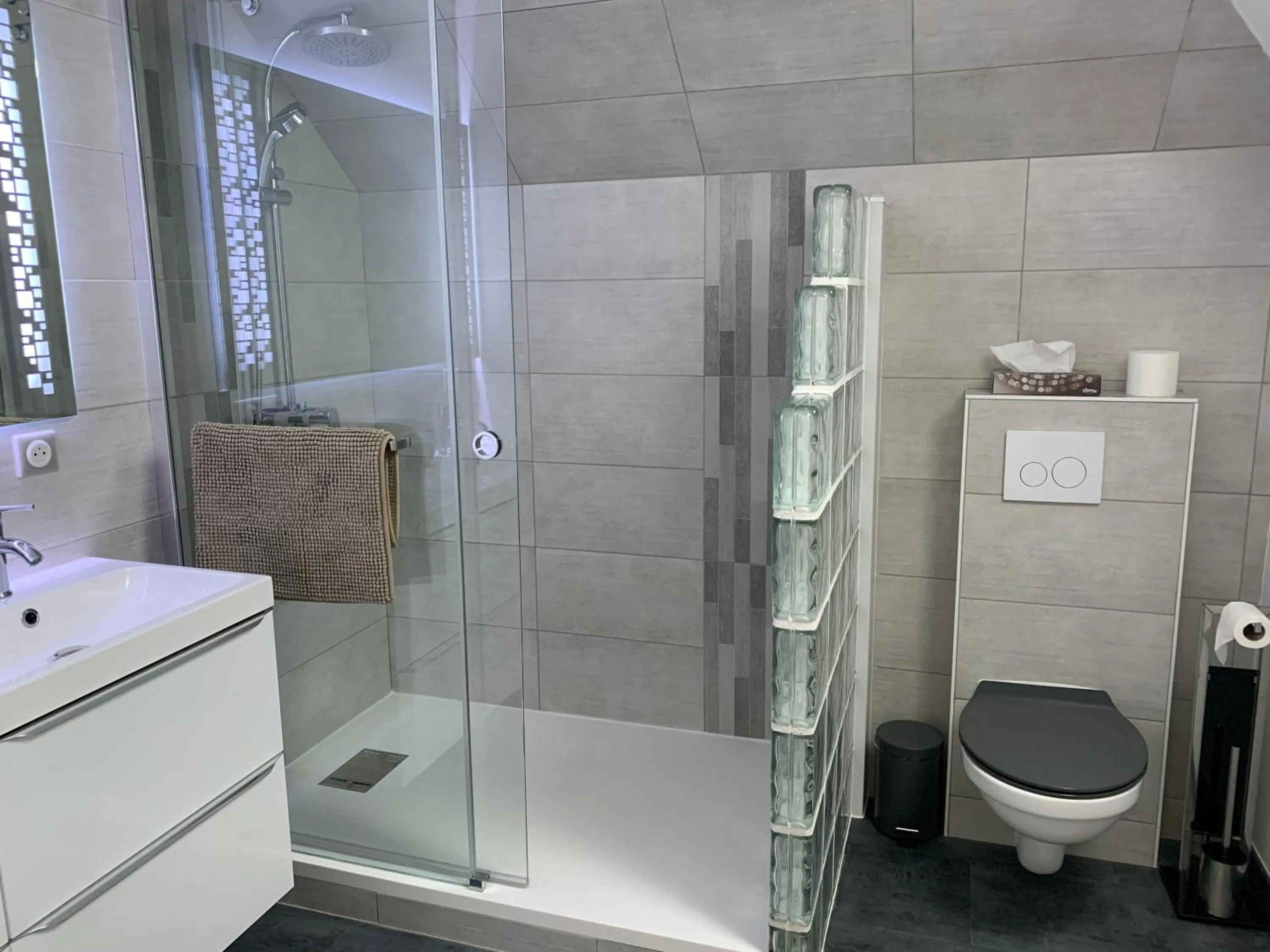 Bathroom in La Raimbaudière