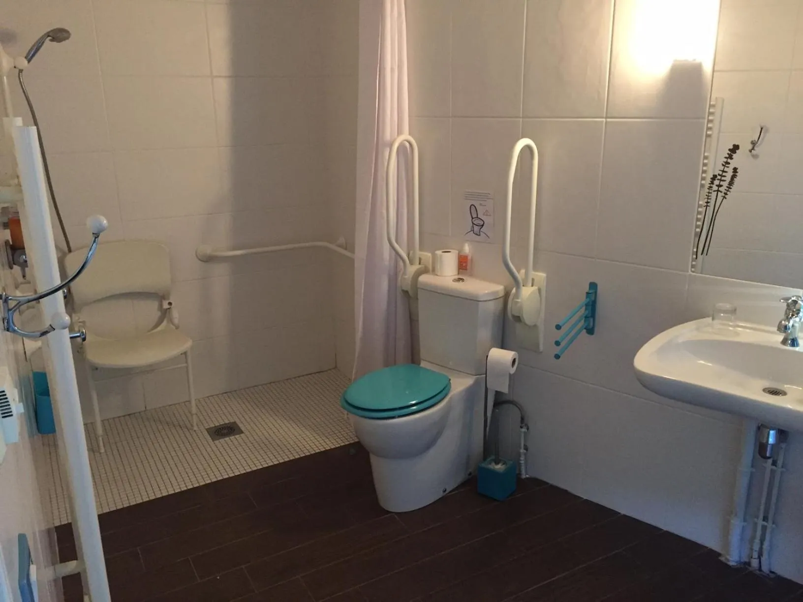 Photo of the whole room in La Raimbaudière