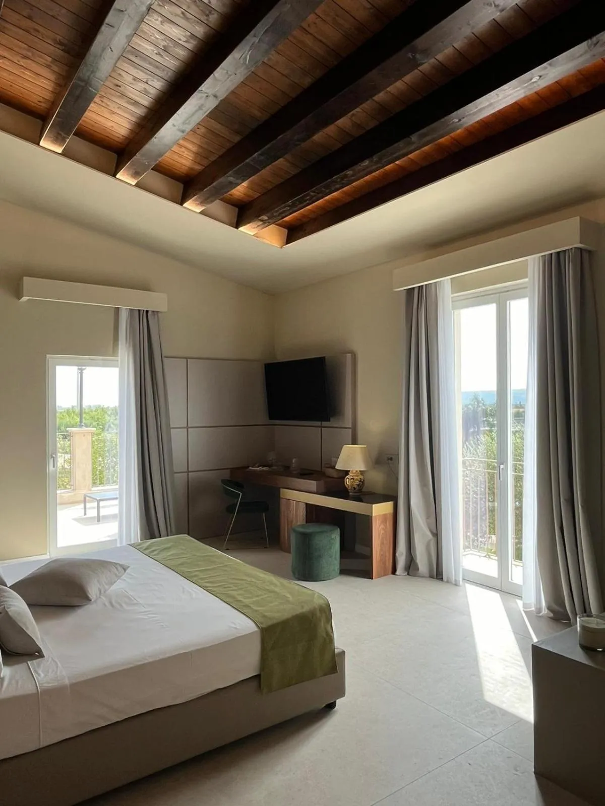 Photo of the whole room, Bed in Badiula