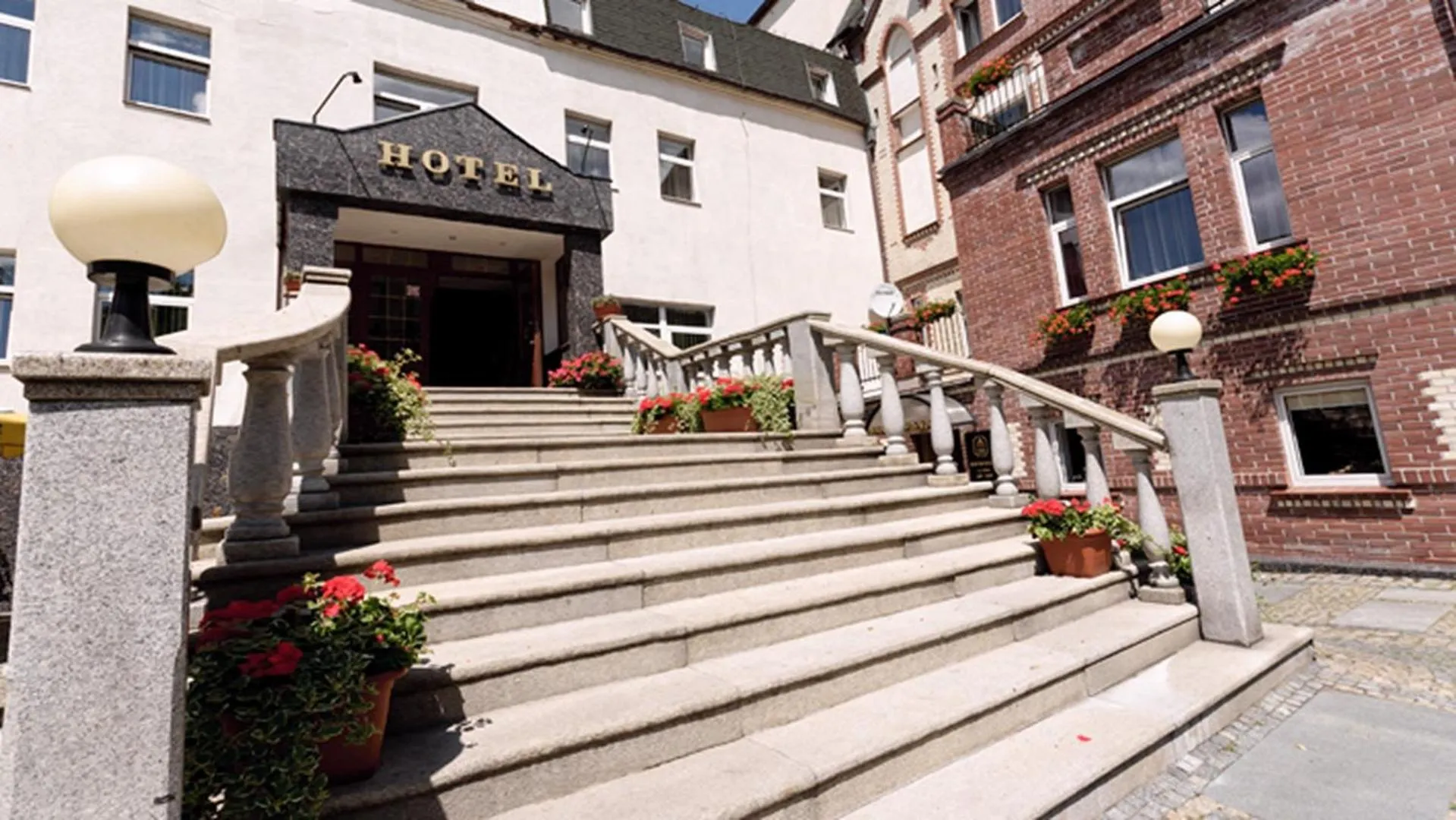 Facade/entrance in Park Hotel