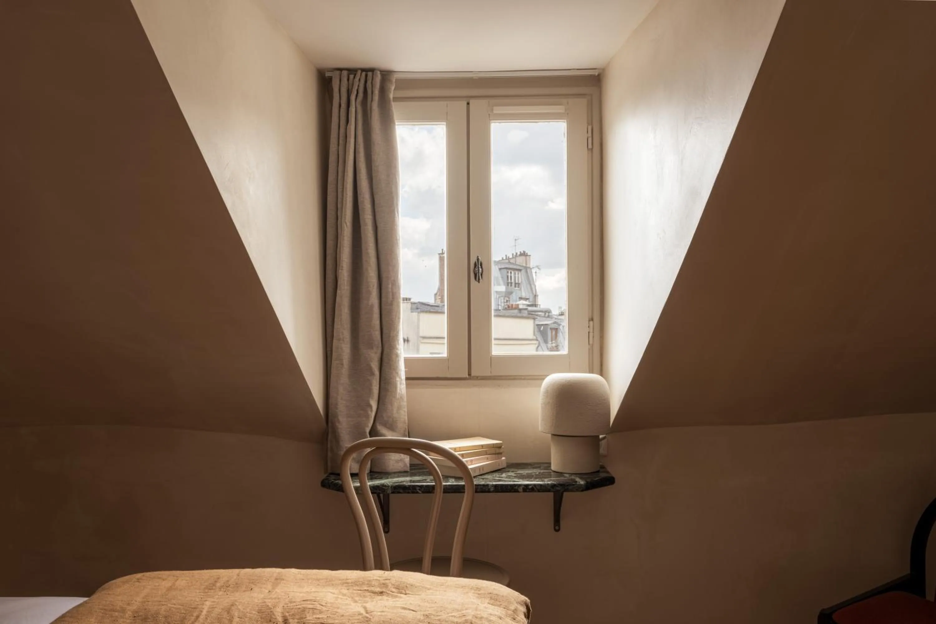 Seating area, Bed in Maison Gaîté