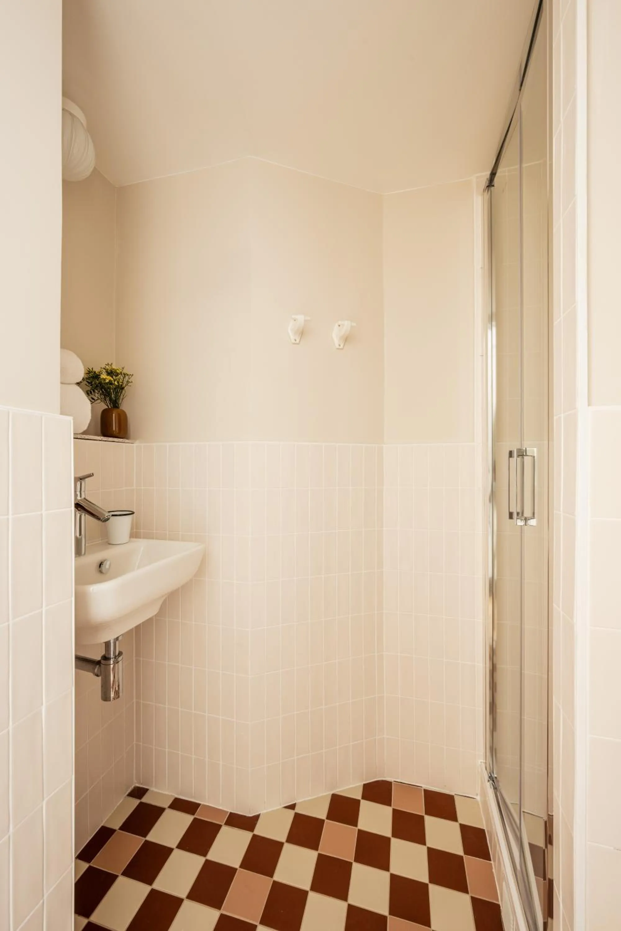 Shower in Maison Gaîté