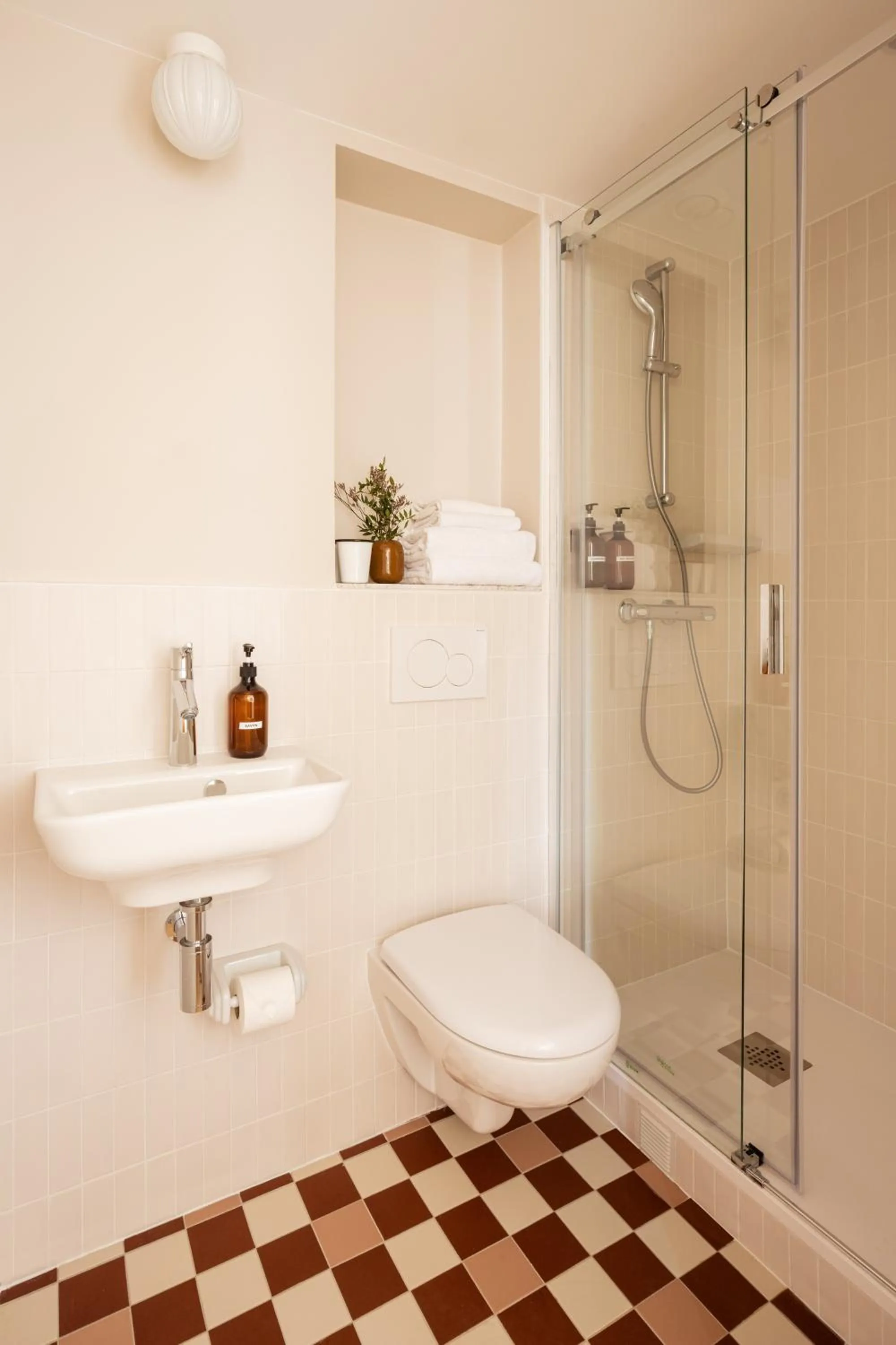 Shower in Maison Gaîté