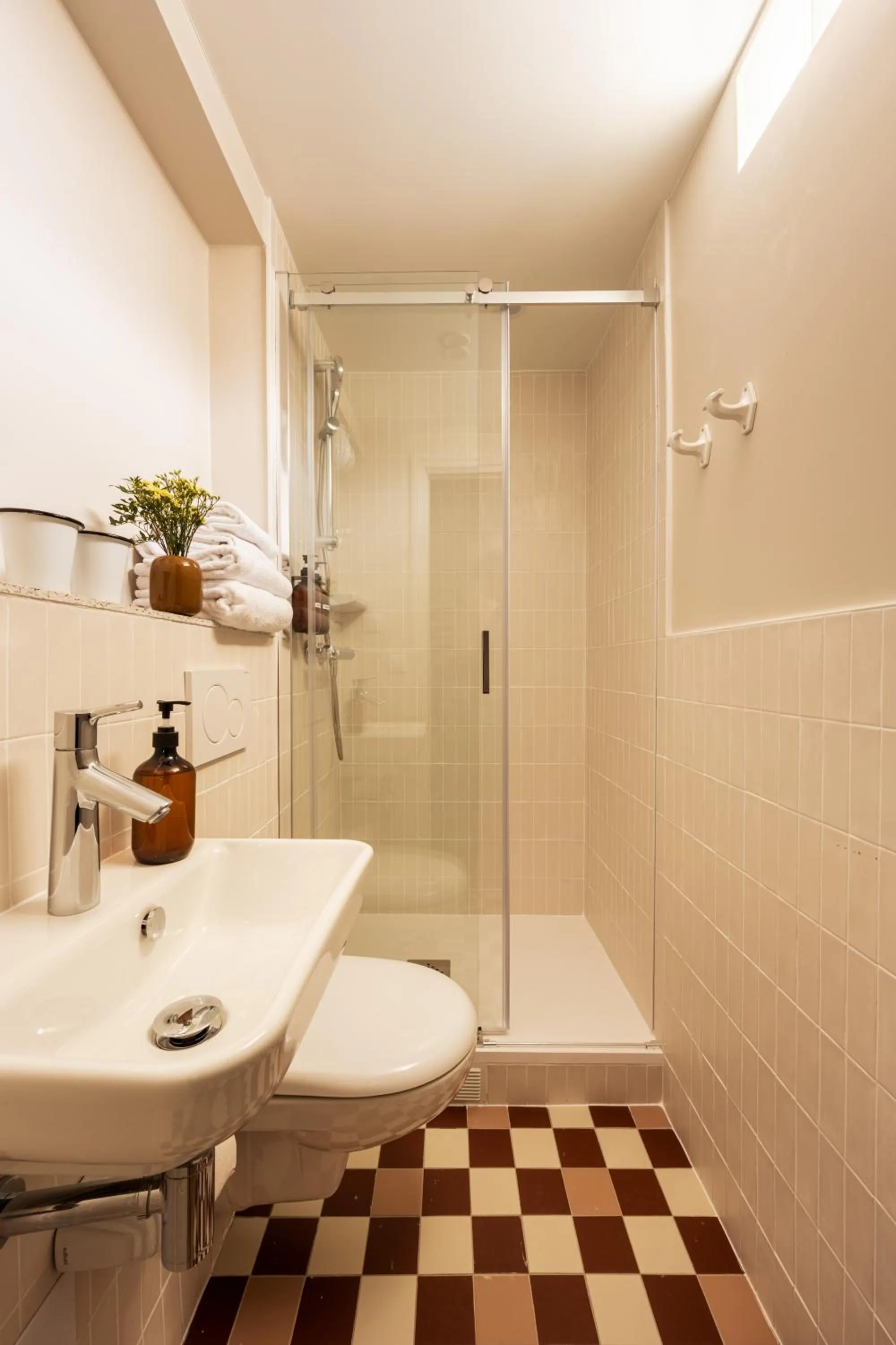 Shower in Maison Gaîté