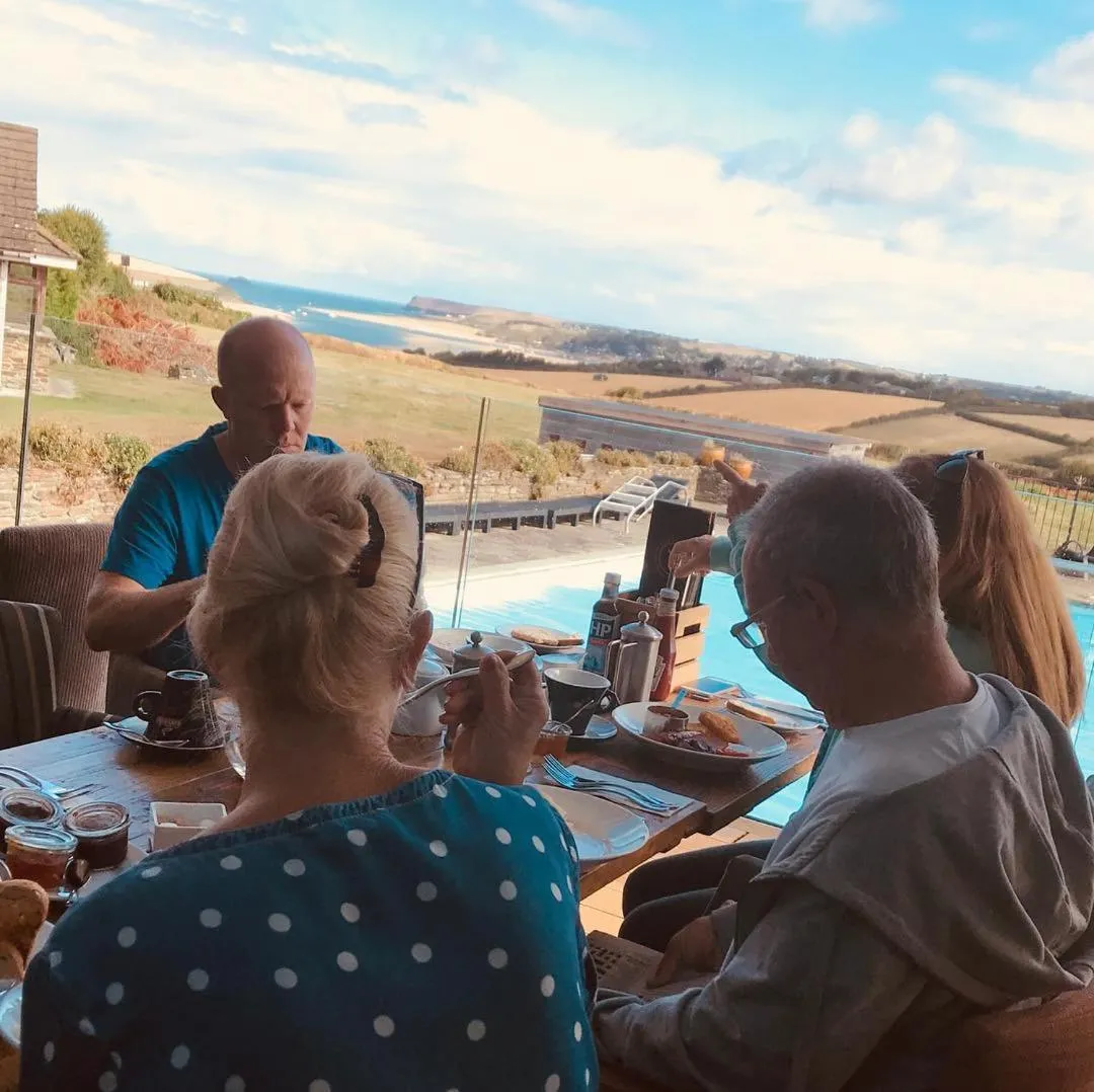 Restaurant/places to eat in The Pickwick Inn & Oliver's Restaurant