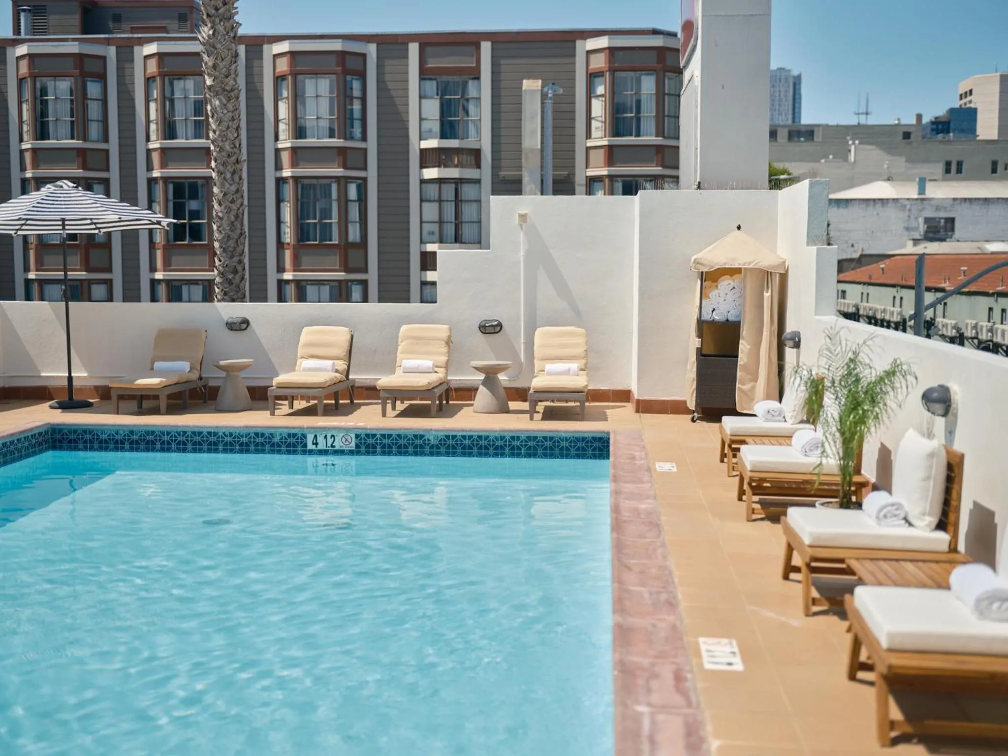 Swimming pool in Hotel Garrett