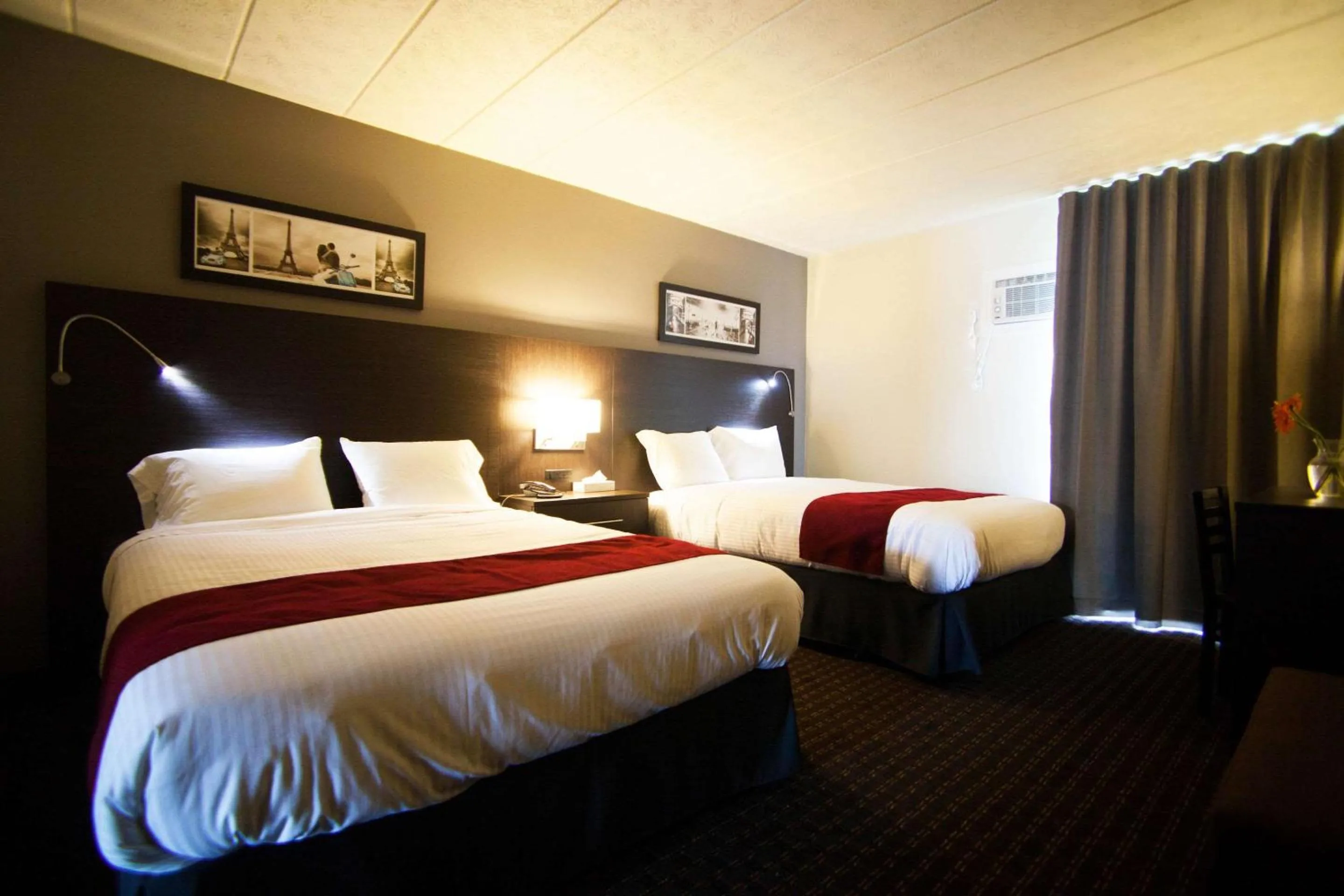 Photo of the whole room, Bed in Hôtel Le Principal