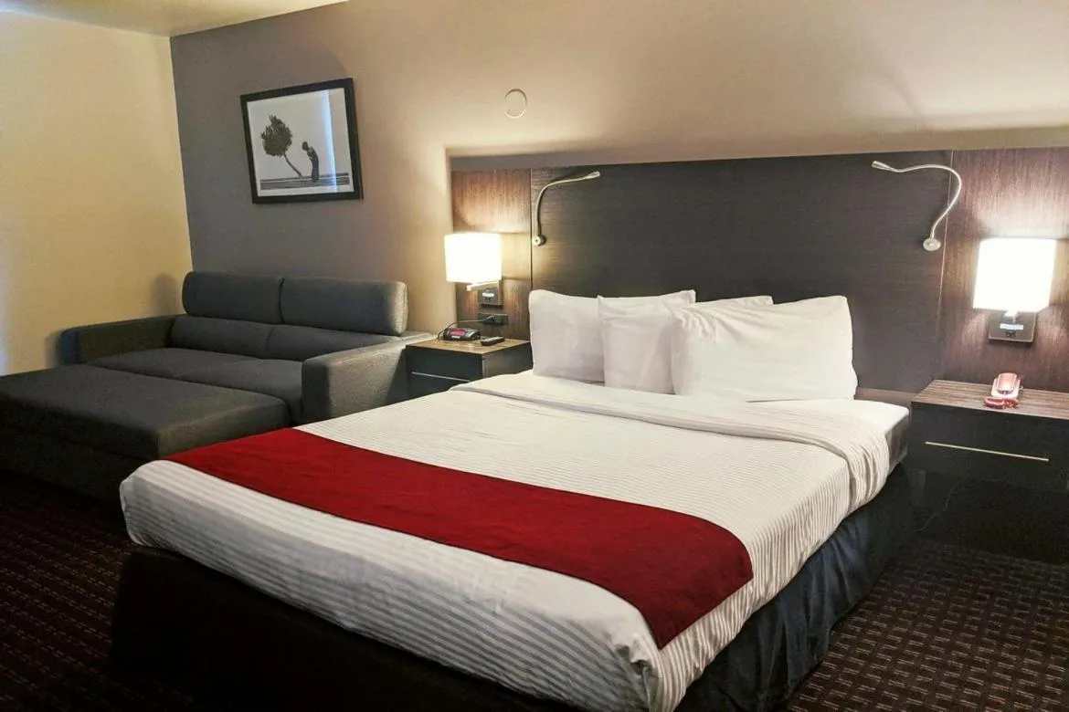 Photo of the whole room, Bed in Hôtel Le Principal