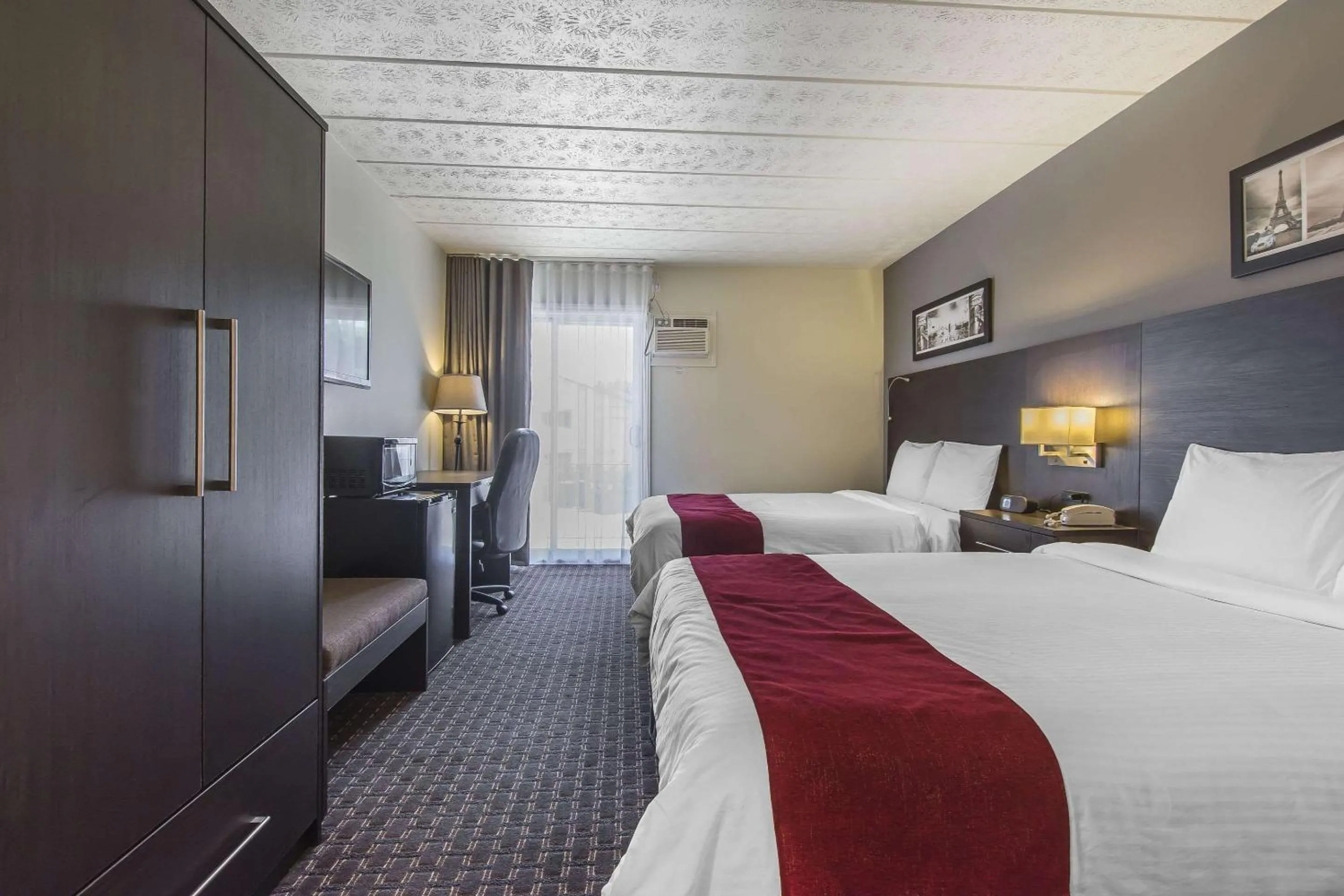 Photo of the whole room, Bed in Hôtel Le Principal