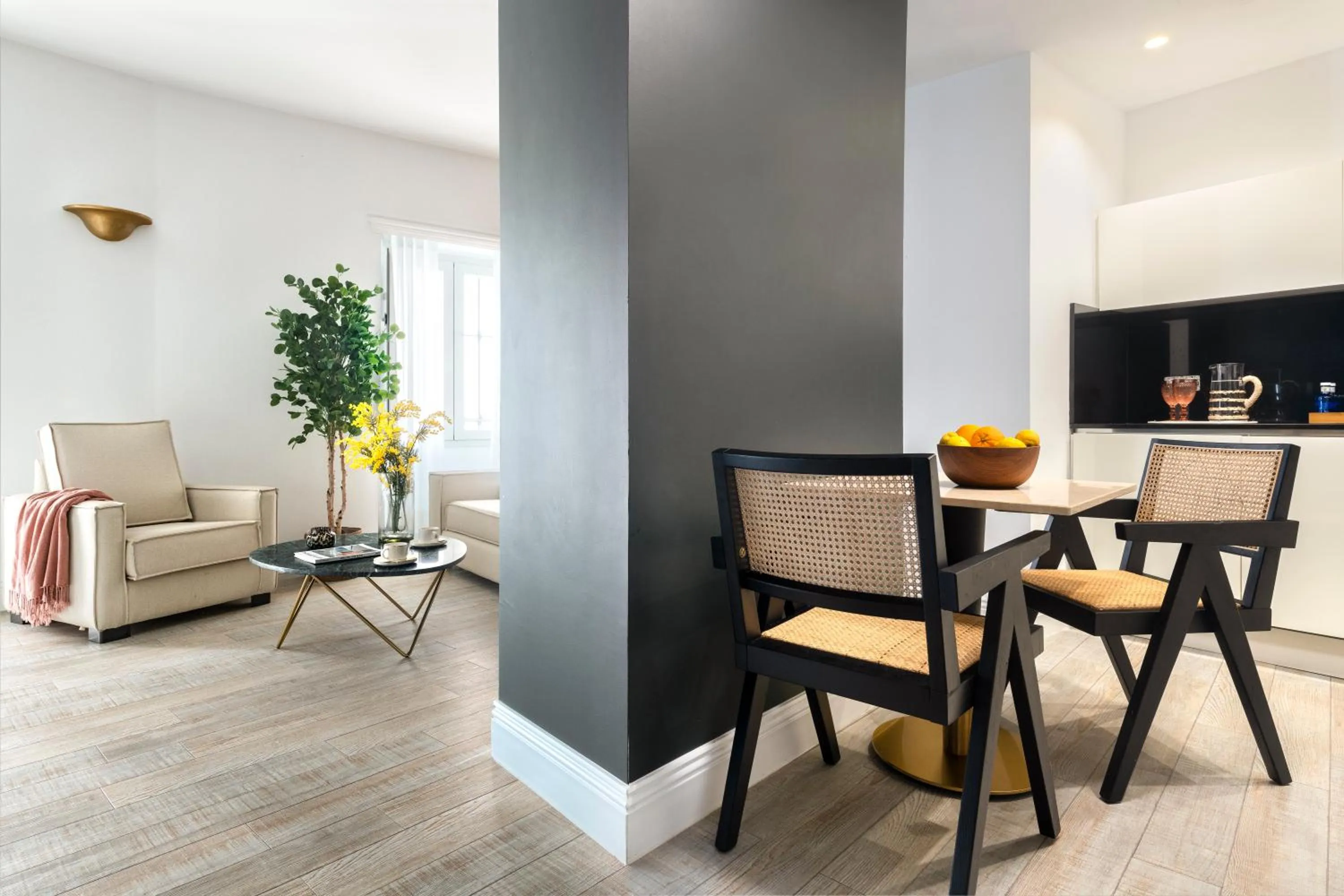 Kitchen or kitchenette in Apartamentos Sevilla Centro