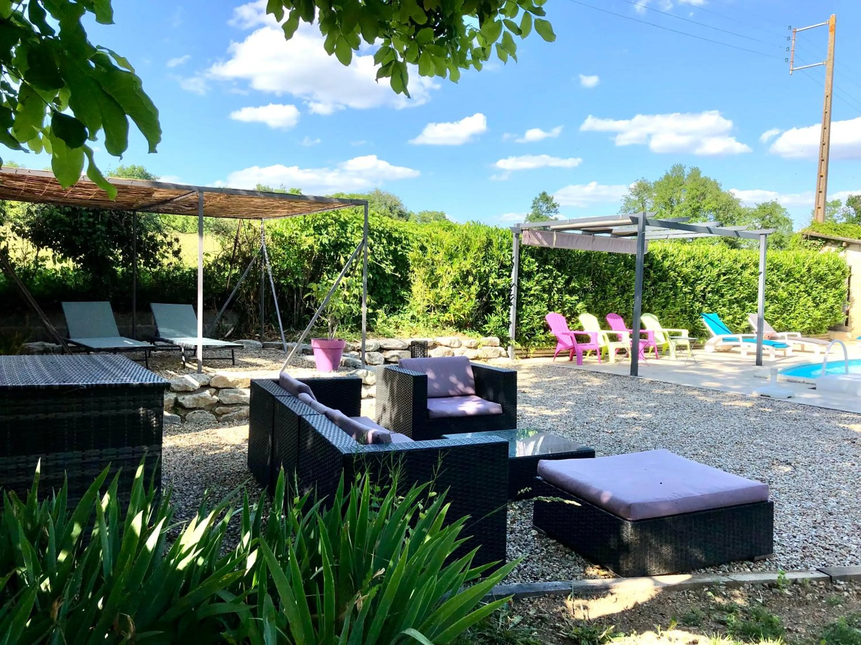 Swimming pool in Au Bonheur Dupré B&B